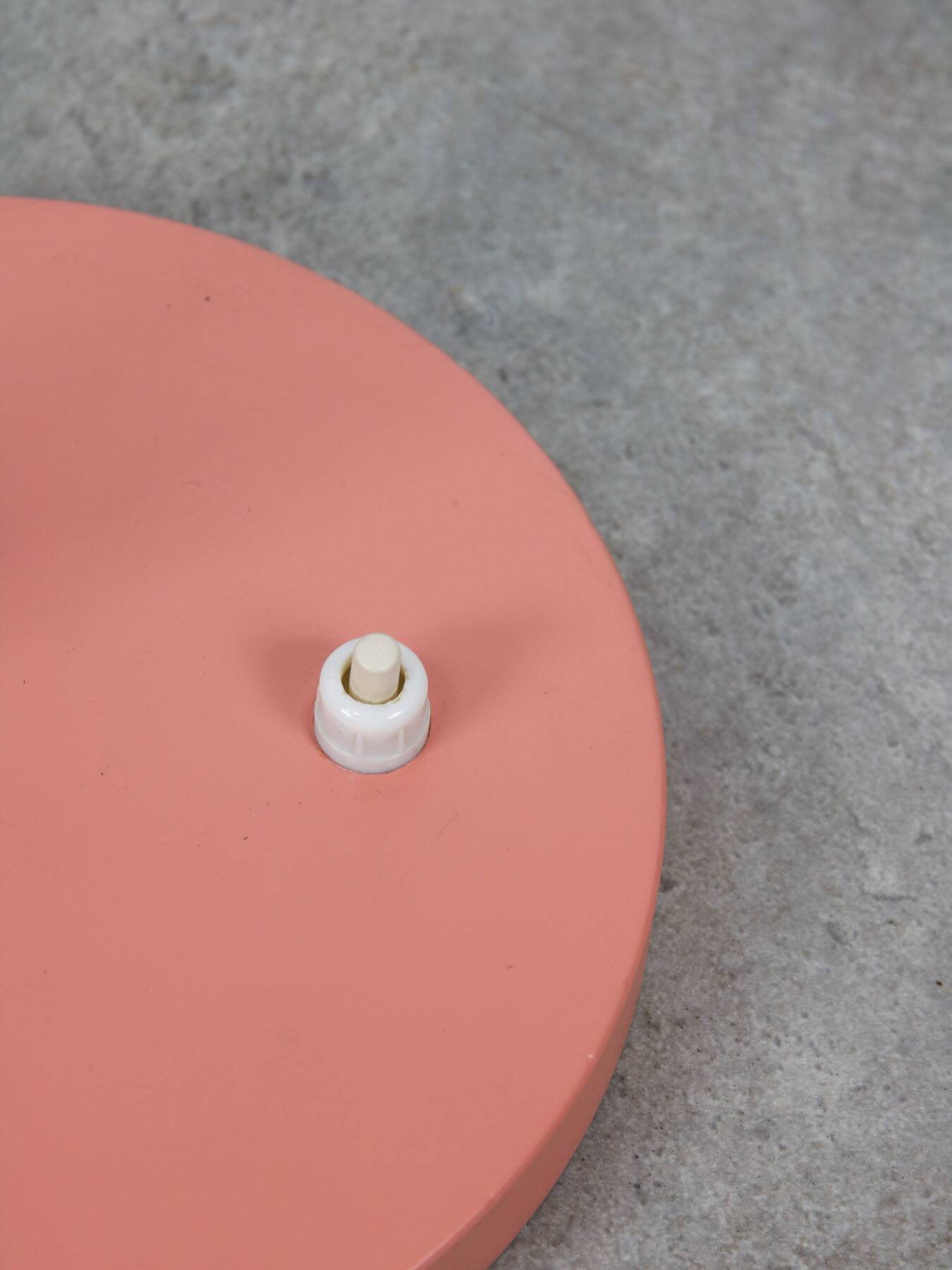 Mid-Century Modern Italian Table Lamp in Salmon and ChromeMid-Century Itali