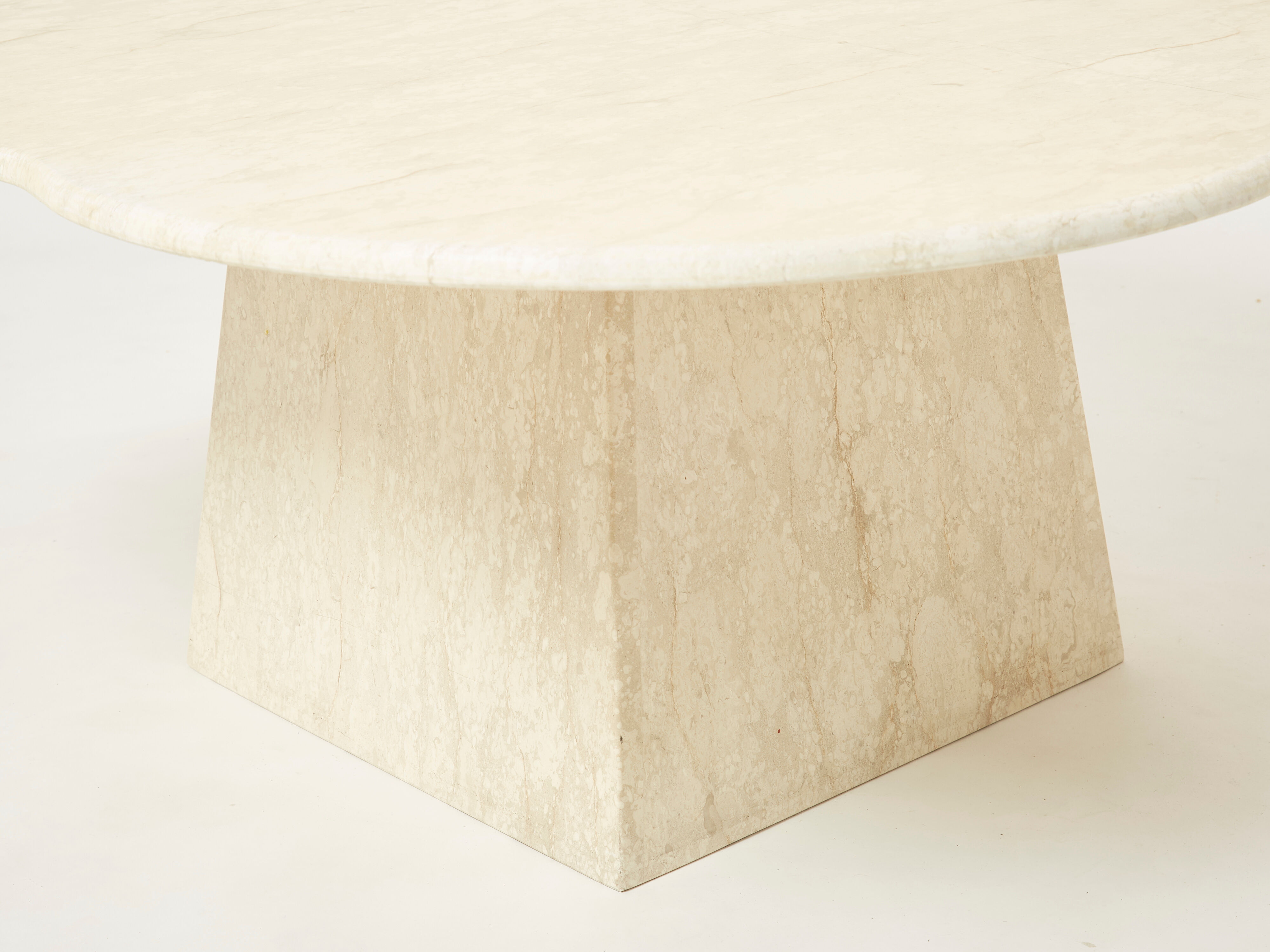Large free-shaped coffee table clover in Italian travertine 1970