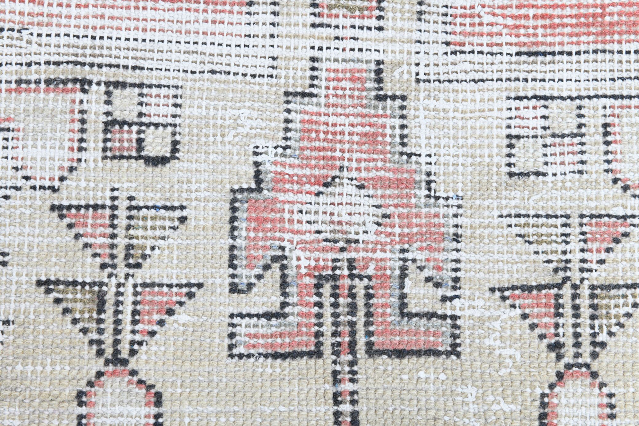 4x9 handmade distressed wool vintage rug 267x129cm