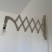 Scandinavian "accordion" or "scissors" wall light in white lacquered wood from the 60s and 70s