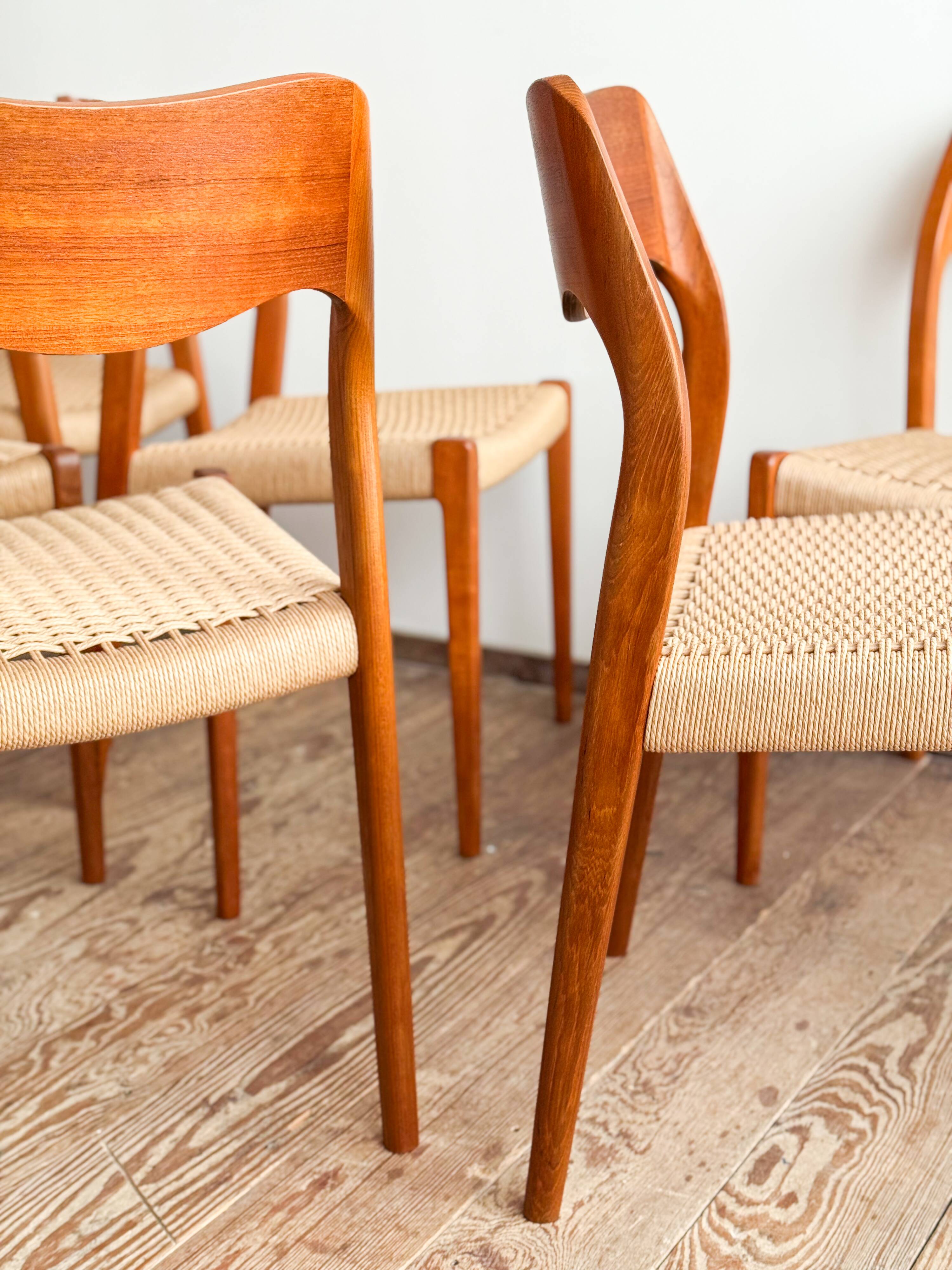 Lot de 8 chaises de salle à manger modèle 71 en teck par Niels O. Møller