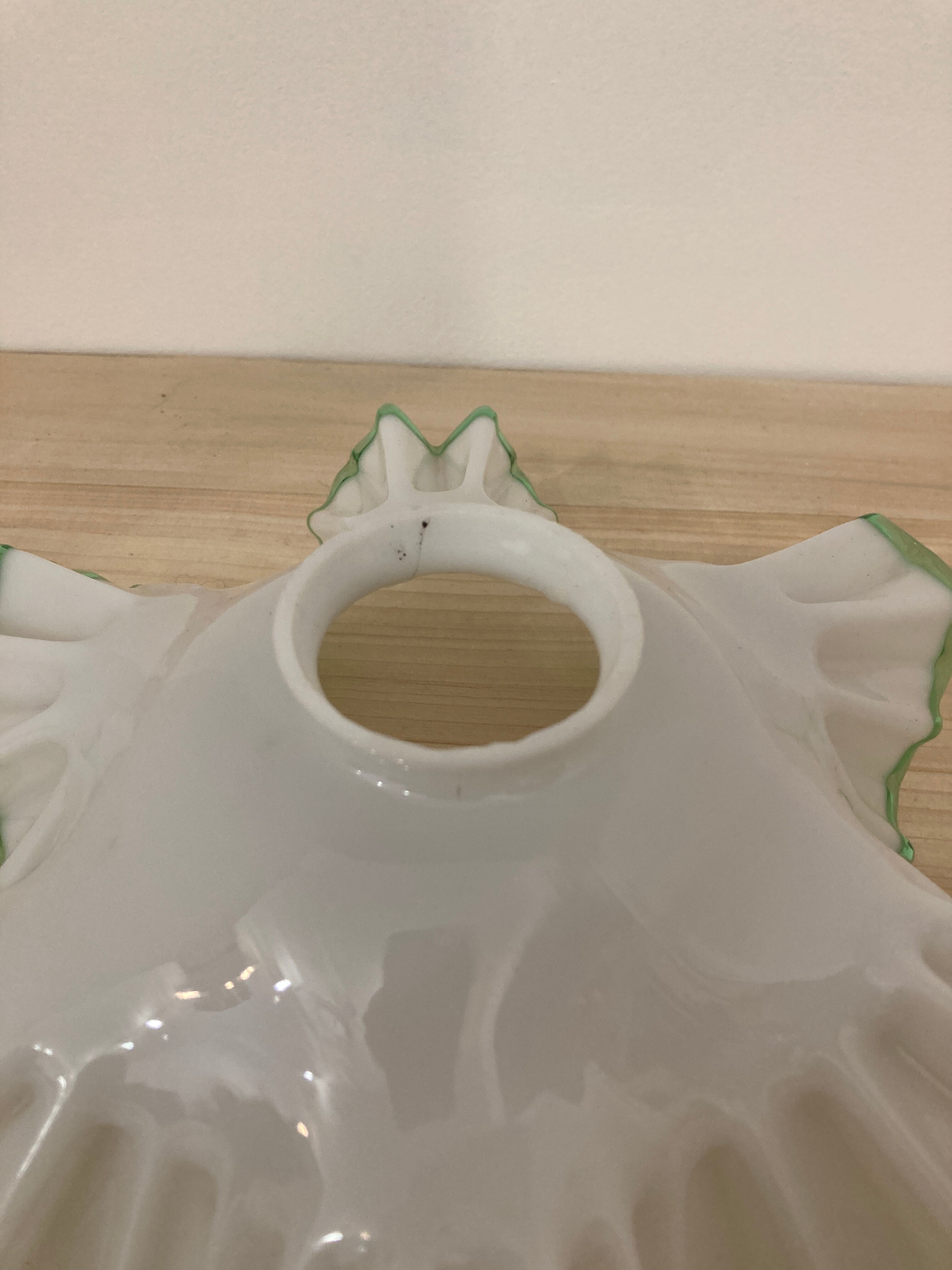 Corrugated glass suspension