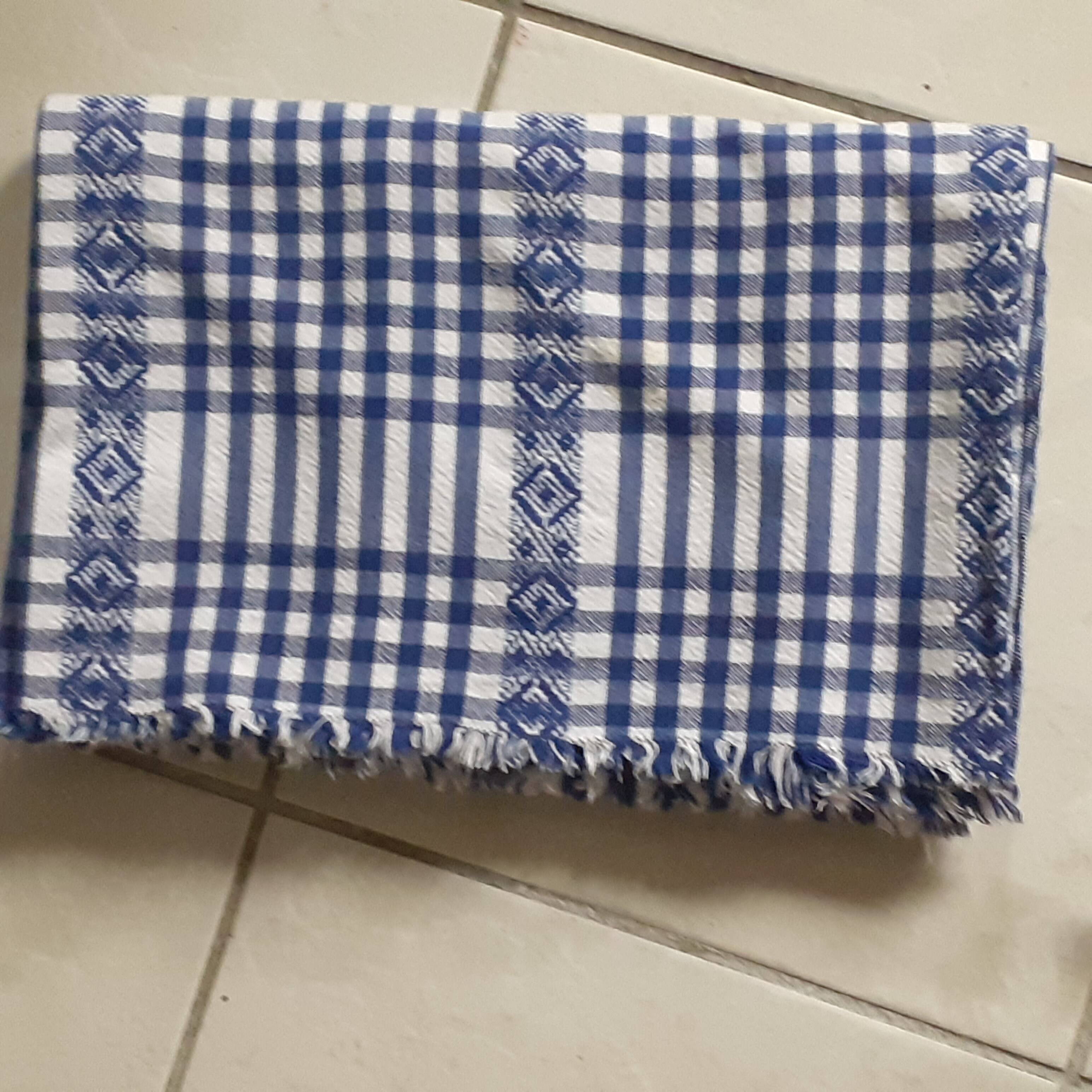 Nappe à carreaux bleue/ Blanche.