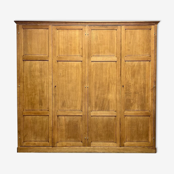 Large oak closet 1920