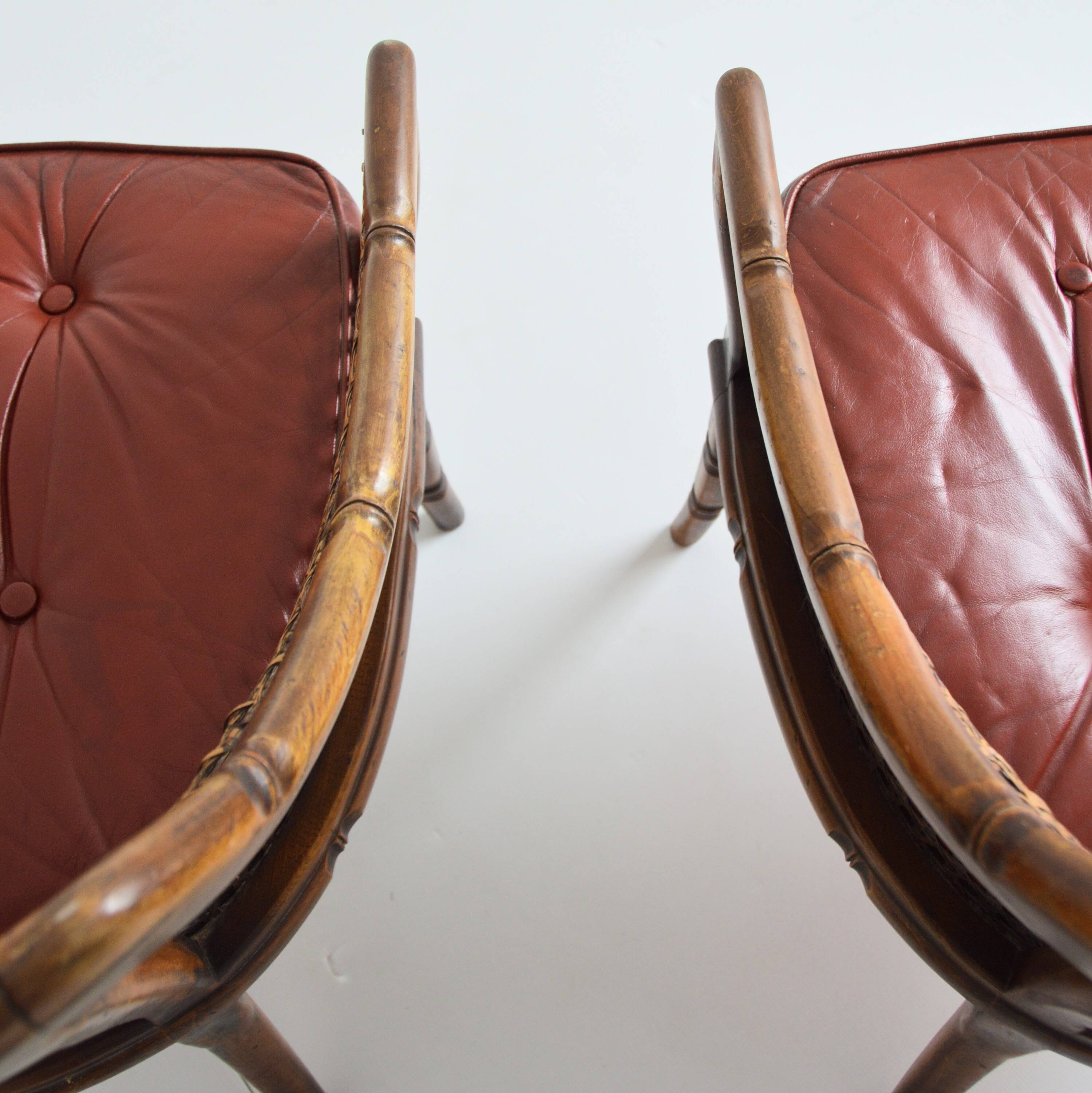 Paire de fauteuils en noyer et cannage ancien XIXème