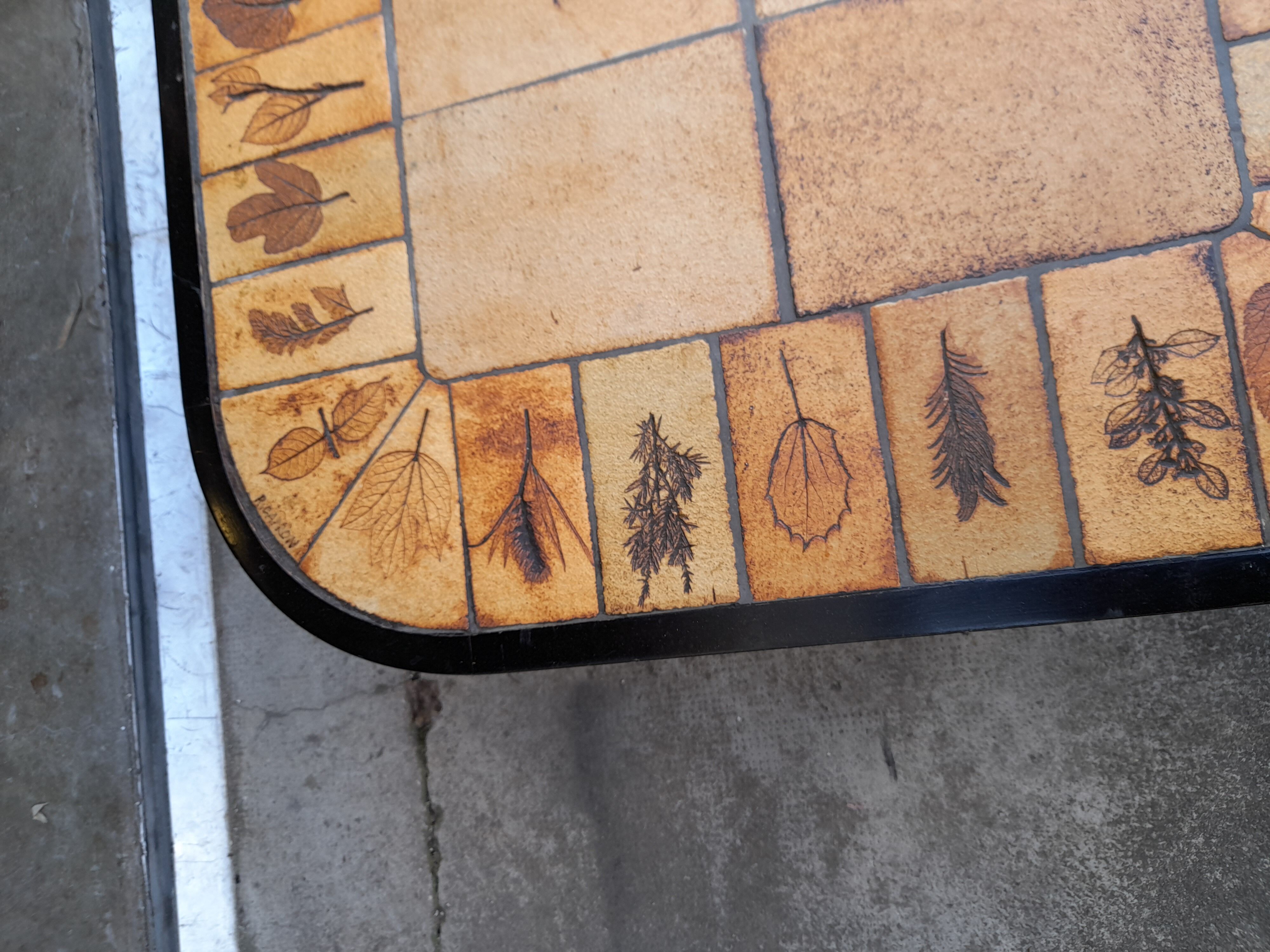 Coffee table signed Roger Capron model Garrigue