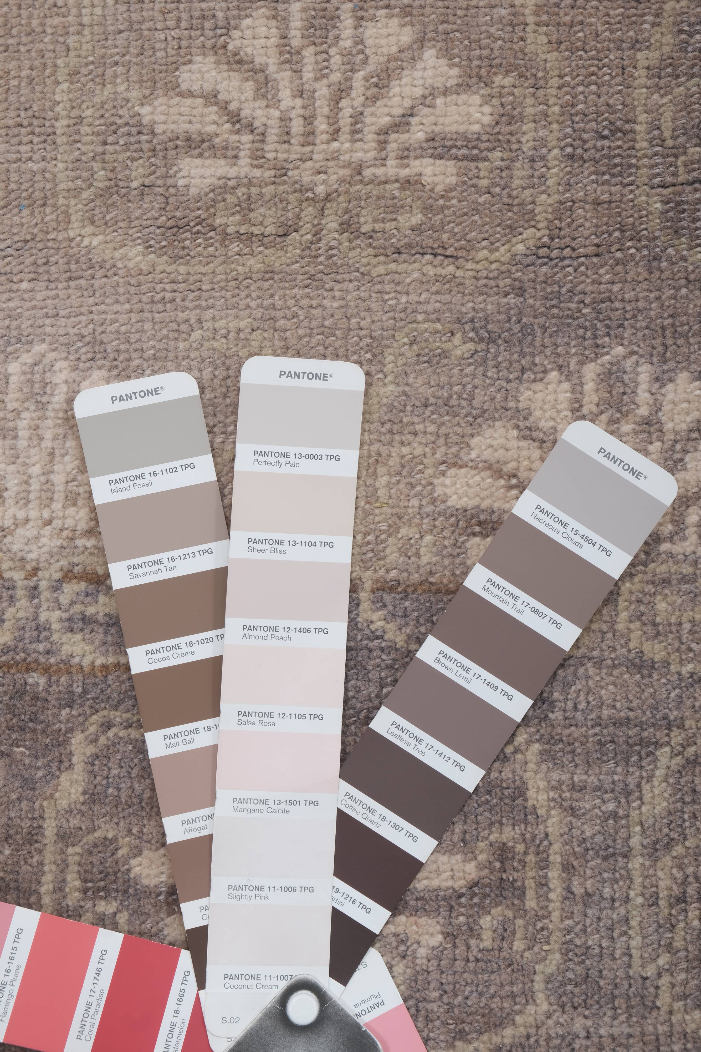 Vintage midcentury karapinar floral brown wool rug