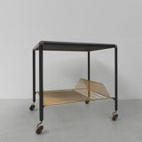 Table basse vintage sur roulettes avec porte-bagages