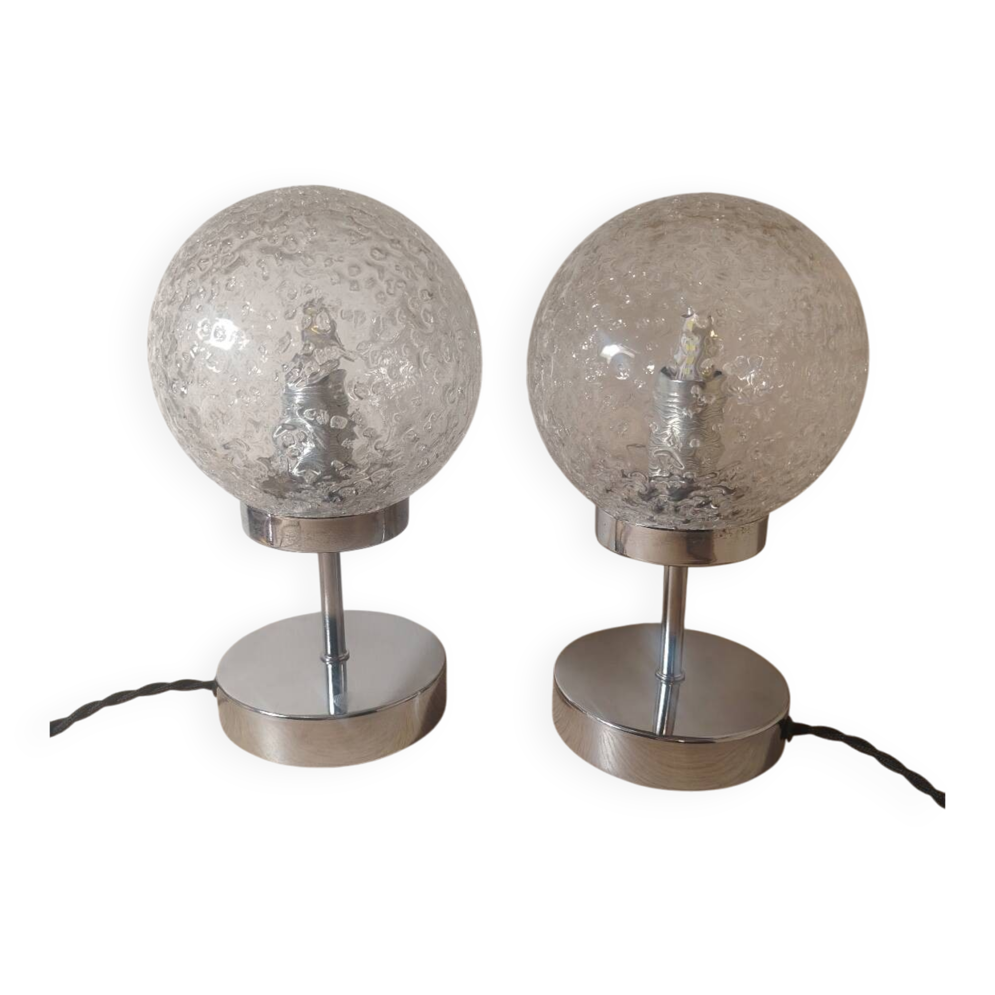 Duo of lamps in textured globe with a great play of light.