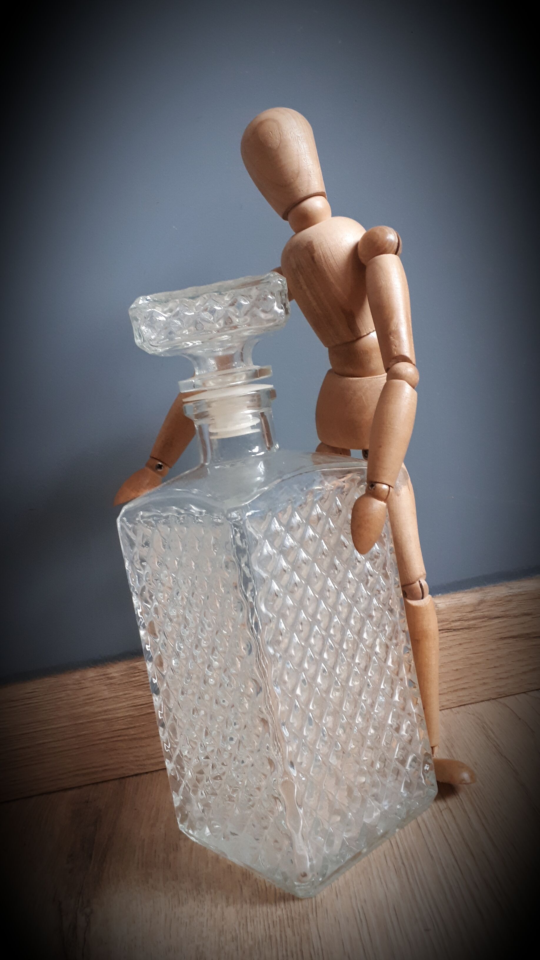 Carafe whiskey in chiselled glass