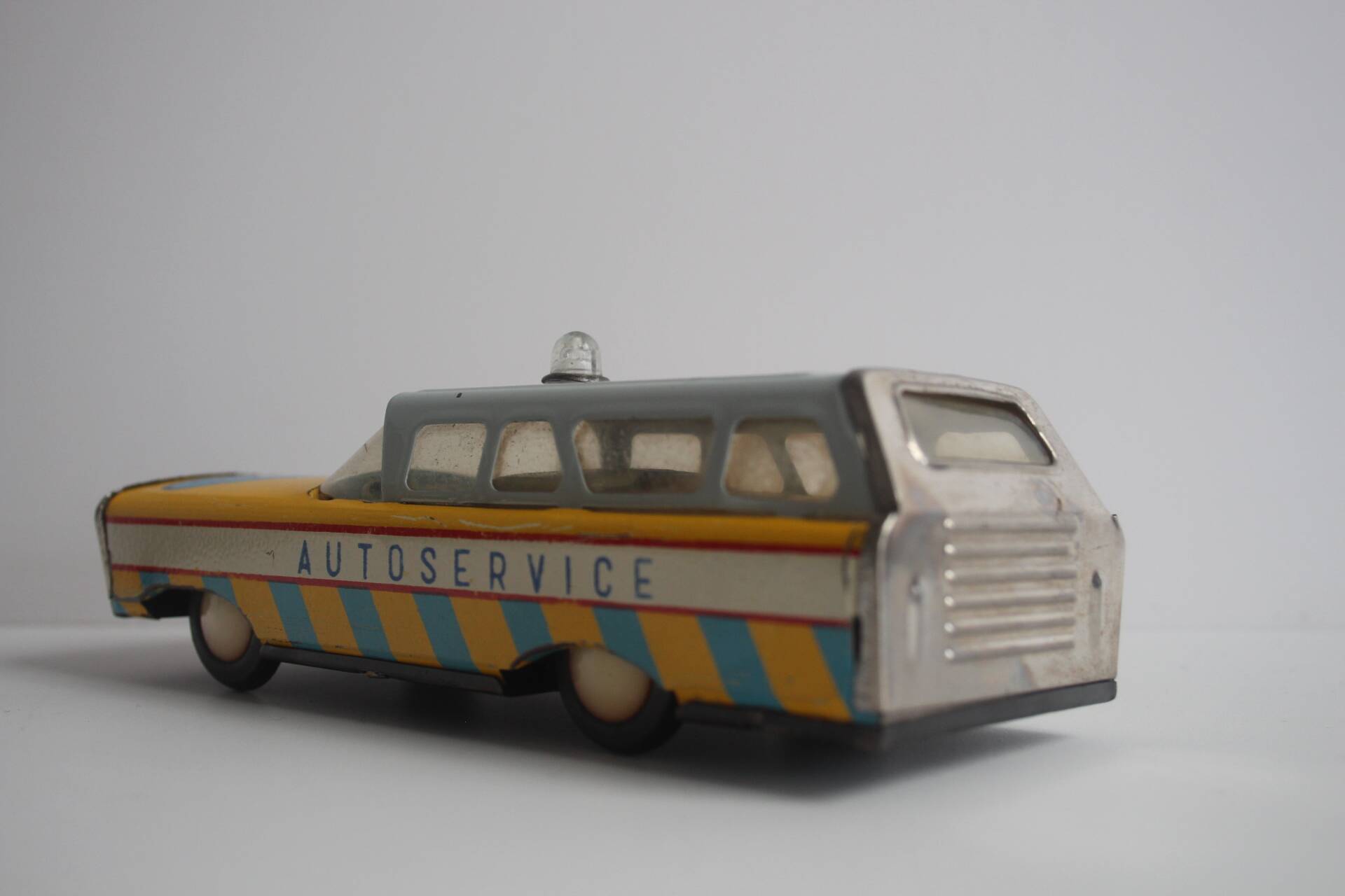 Petite voiture en tôle, Tchécoslovaquie, années 1960