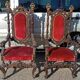 Paire de fauteuils anciens, sculptés en noyer.