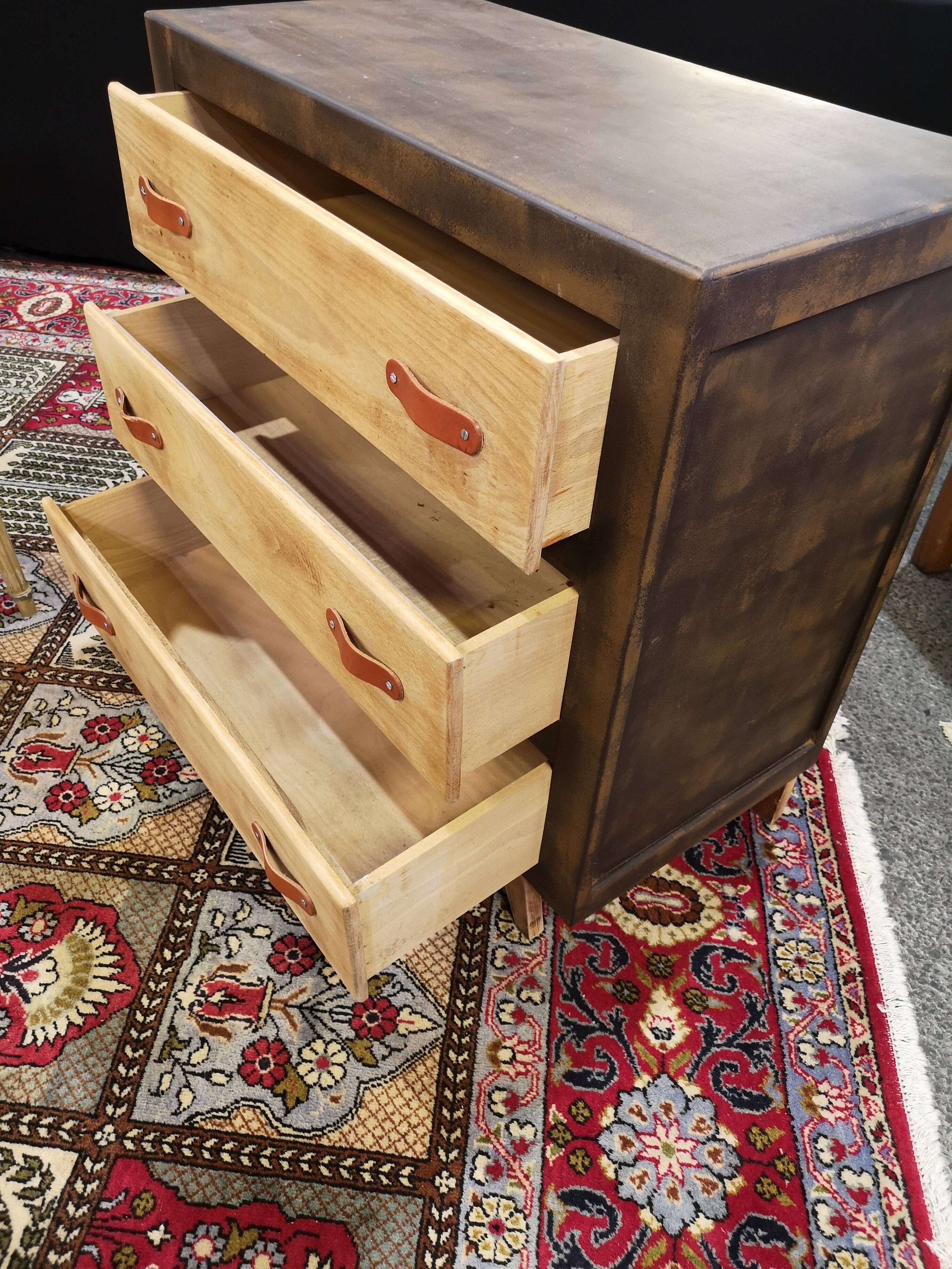 Chest of drawer compass feet