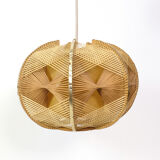 Suspension in wire and wood from the 1970s.