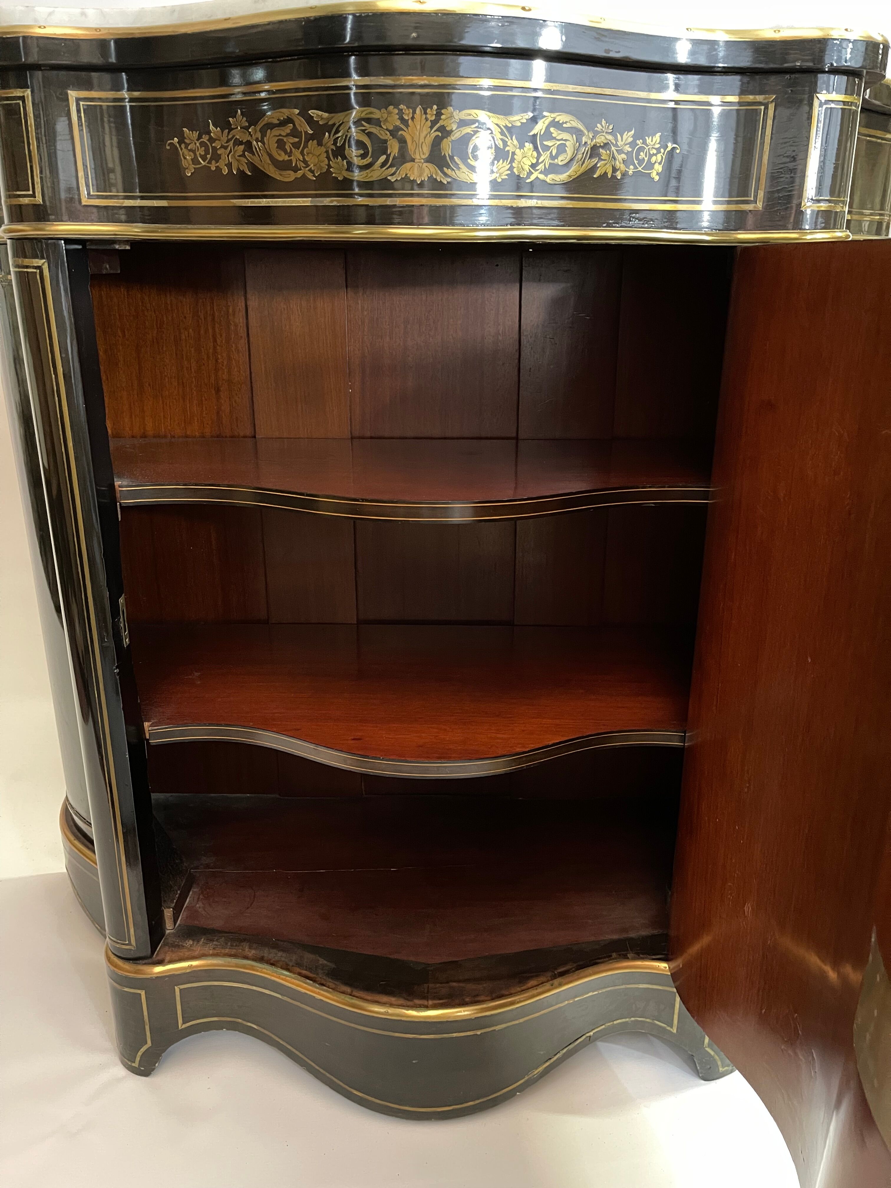 Napoleon 3 violin support cabinet in blackened wood
