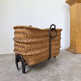 Magazine rack or log rack in straw with brutalist base from the 50s