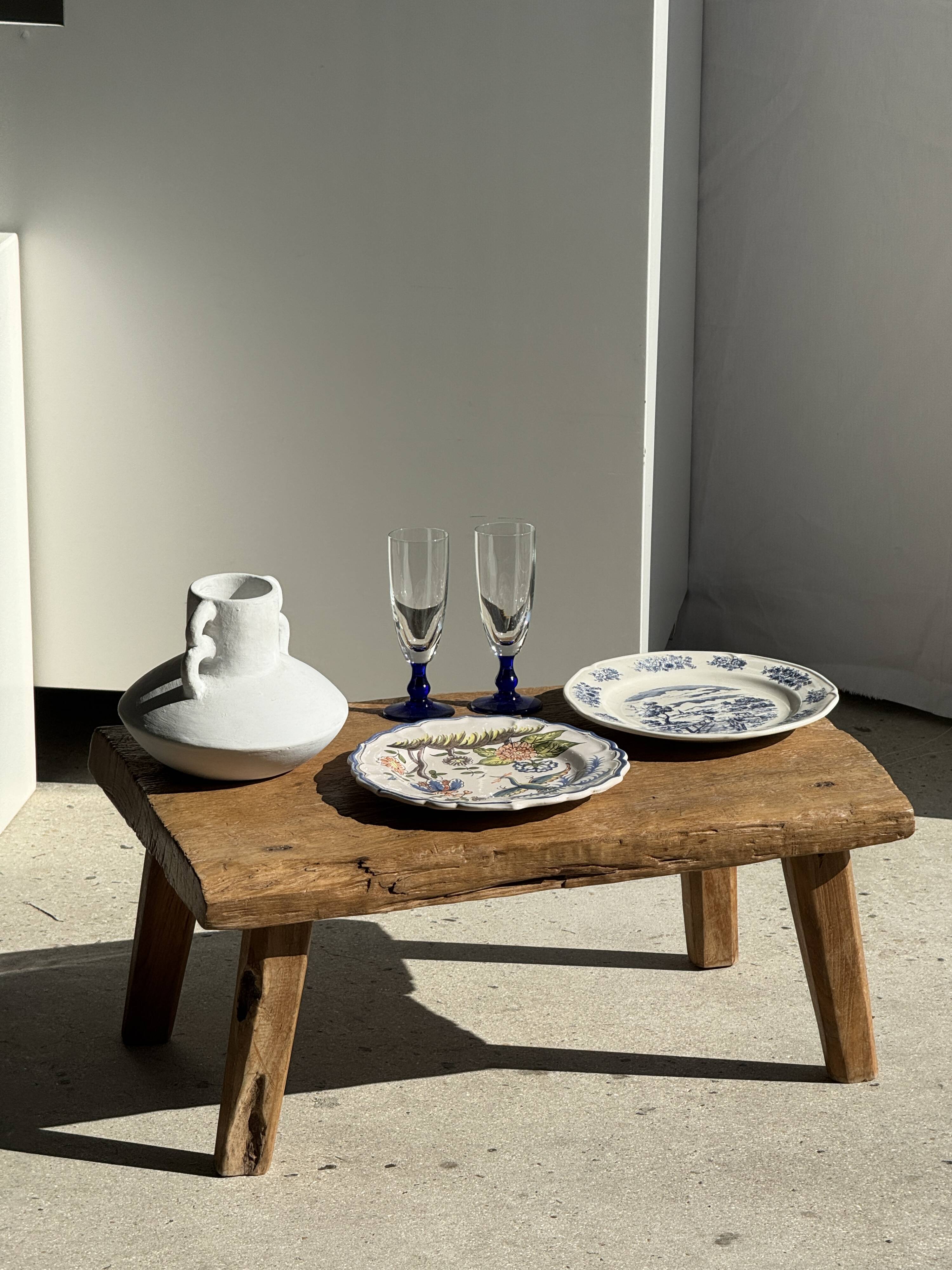 Assiette ancienne en faïence à décor de paysage bleu D24,5