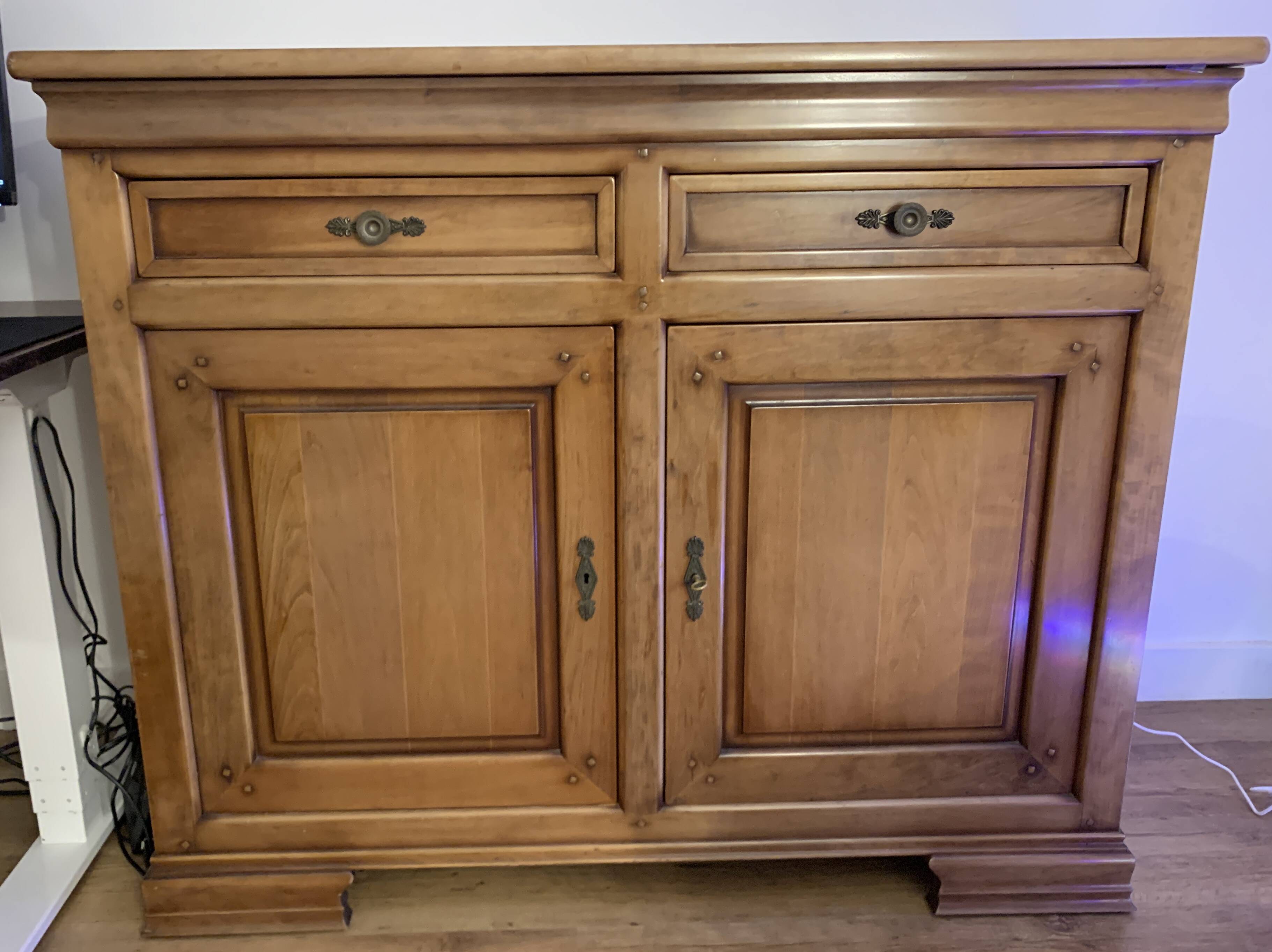 Wooden sideboard-style cabinet