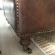 Canape chesterfield brown leather 2 places