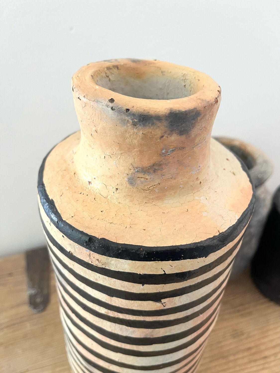 Sejnane terracotta vase