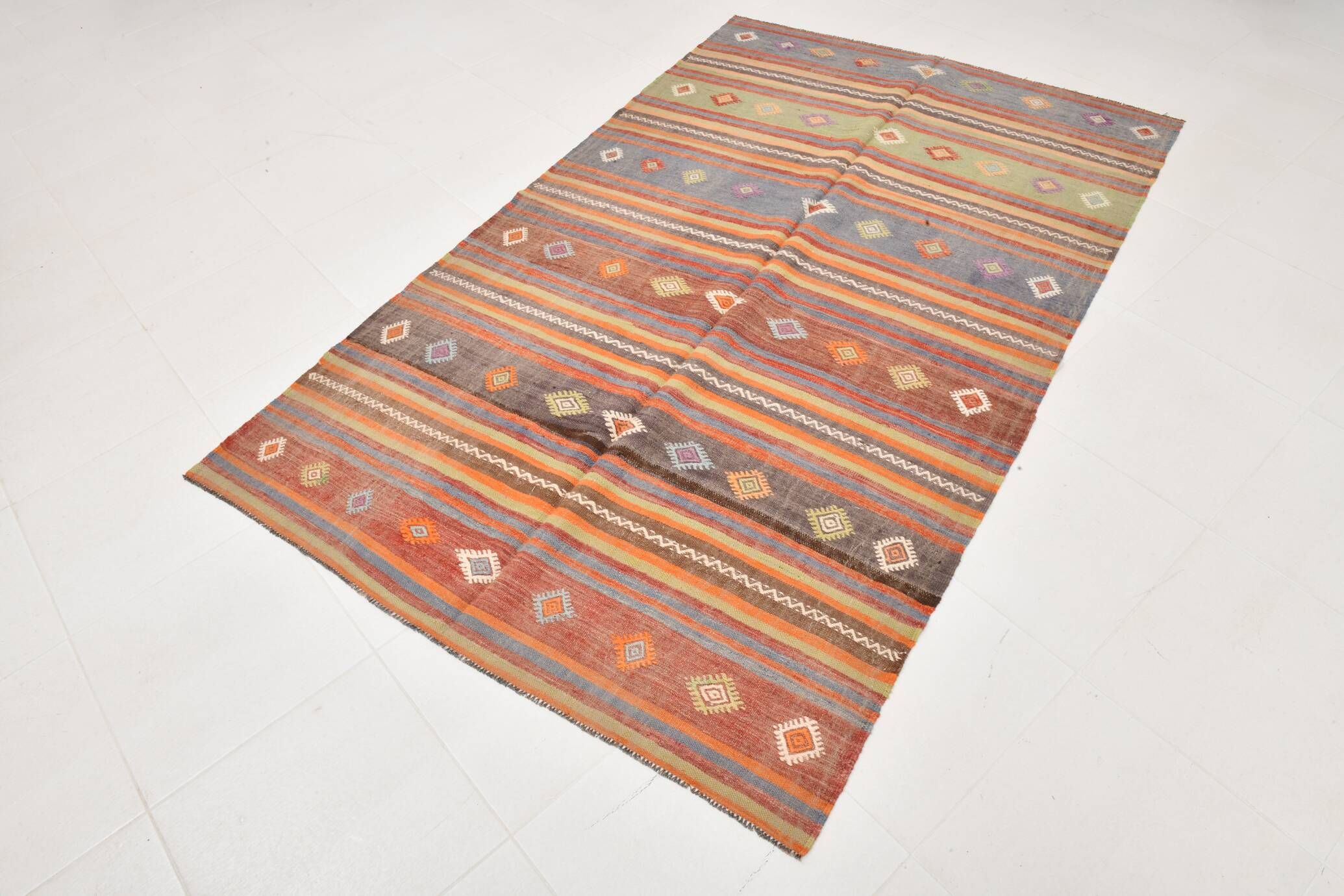 5x7 Tile Red & Grey Kilim Rug, Handwoven Vintage Kilim Rug, 140x221Cm