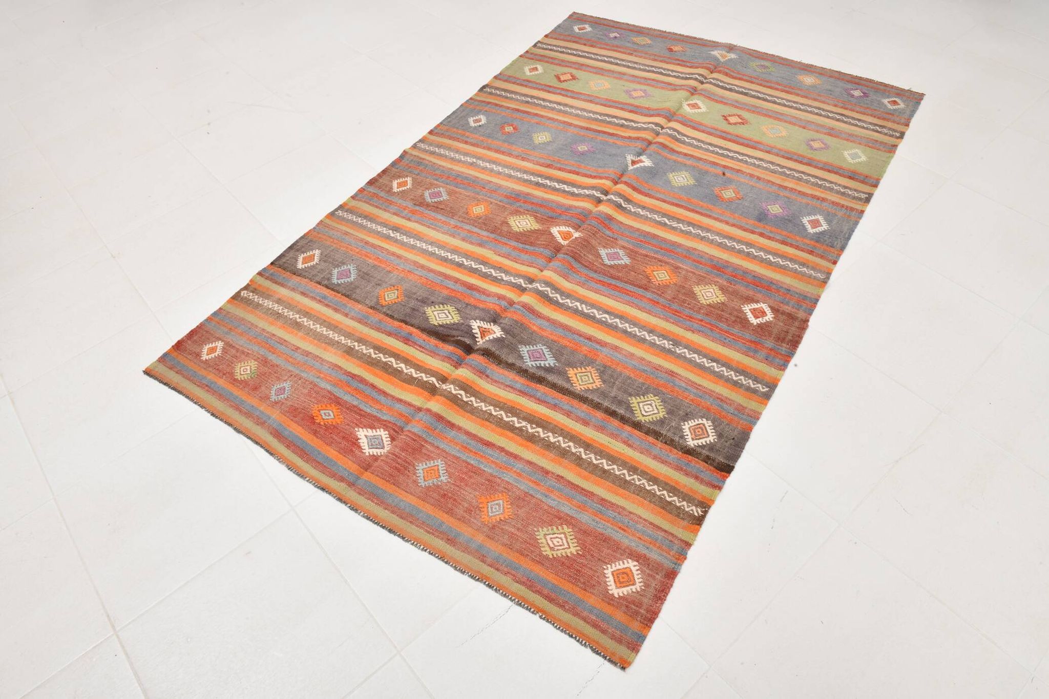 5x7 Tile Red & Grey Kilim Rug, Handwoven Vintage Kilim Rug, 140x221Cm
