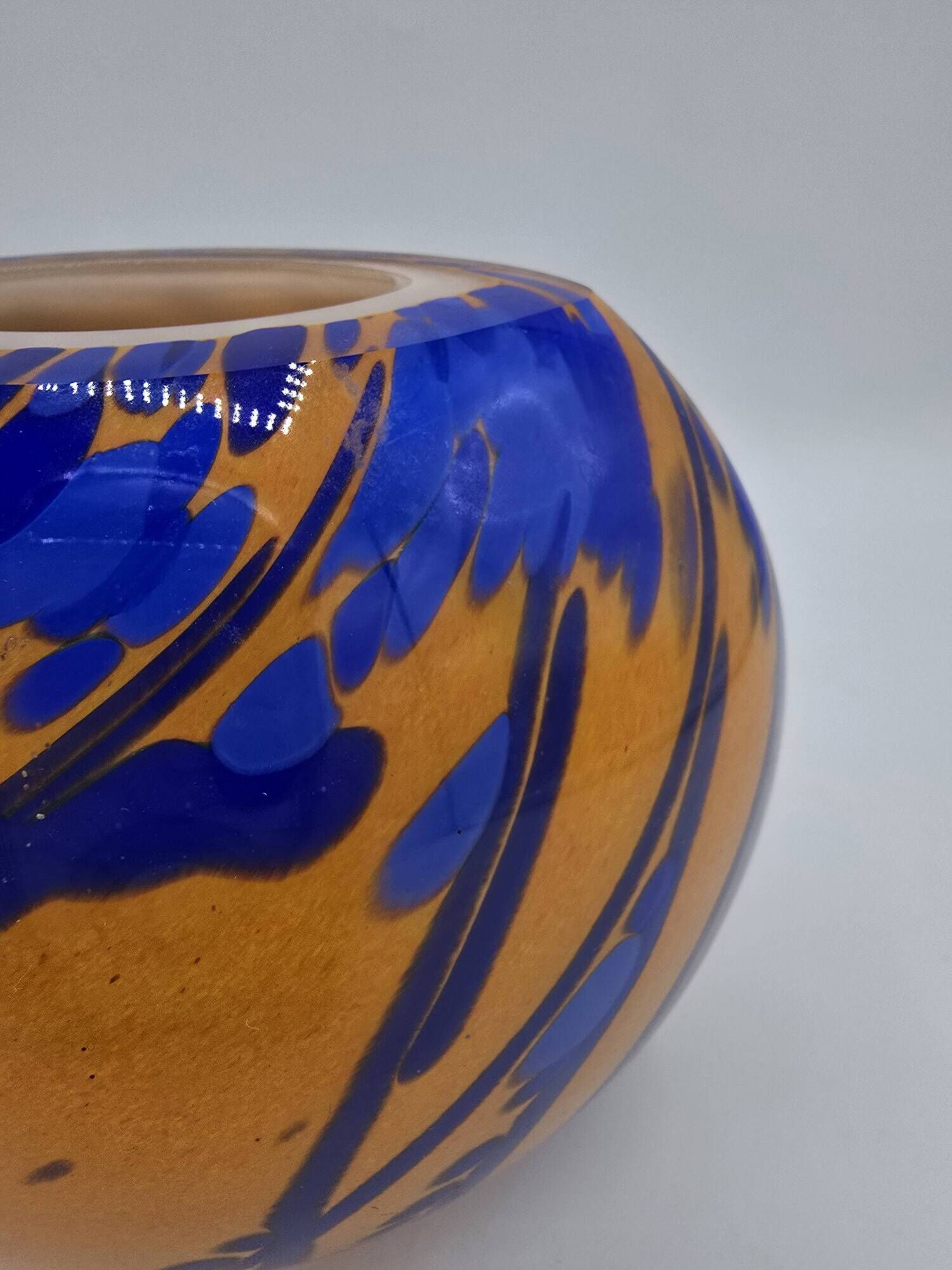 La rochère – vase boule en verre orange et bleu, vers 1970 – h. 13 cm