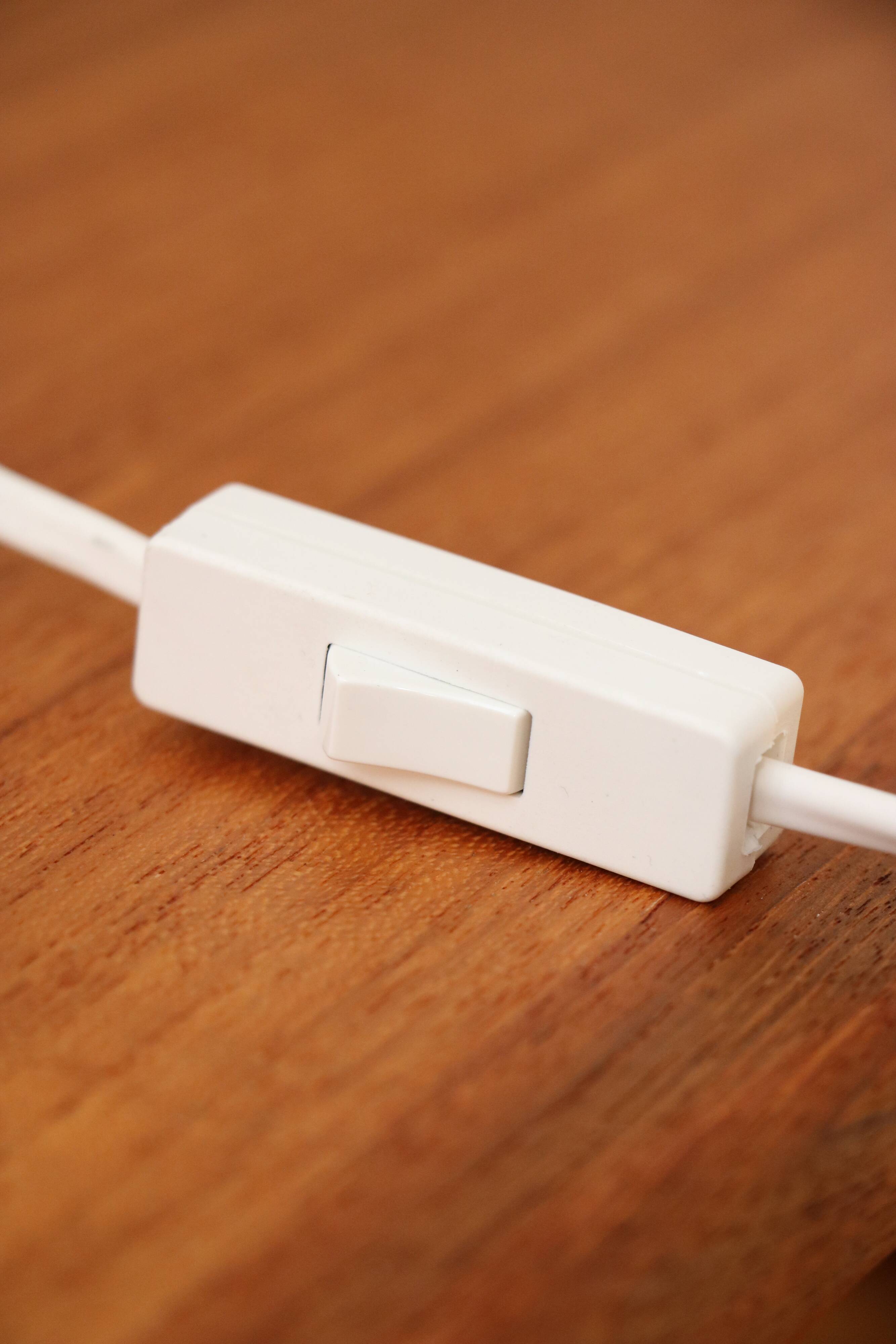 Pair of Scandinavian wall lights, white and gold metal