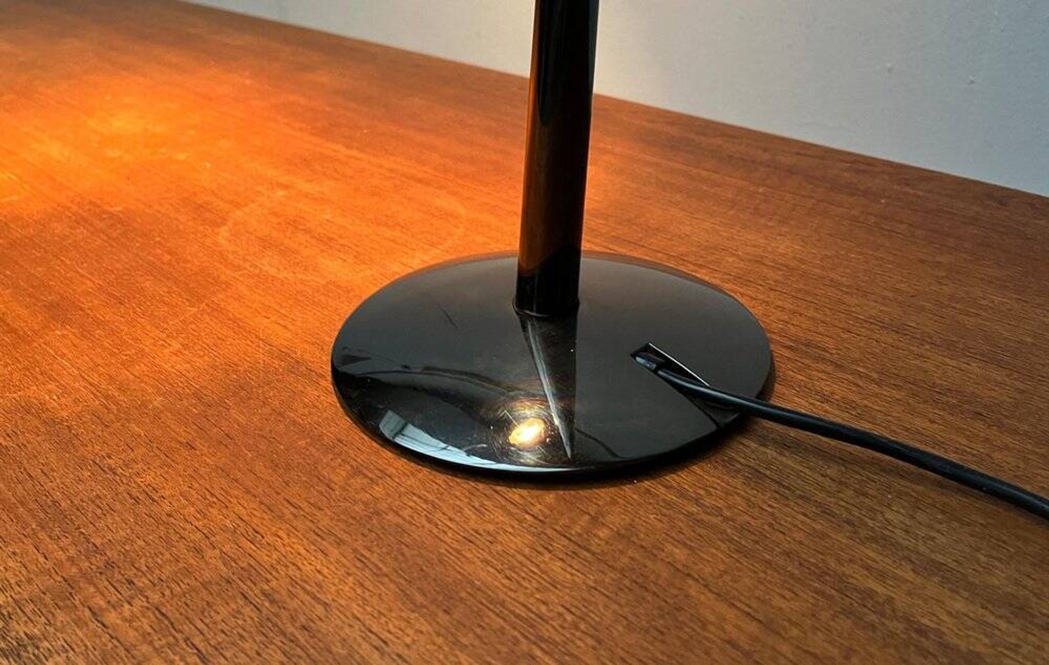 Postmodern table lamp model Ara by Philippe Starck for Flos, 1980s.