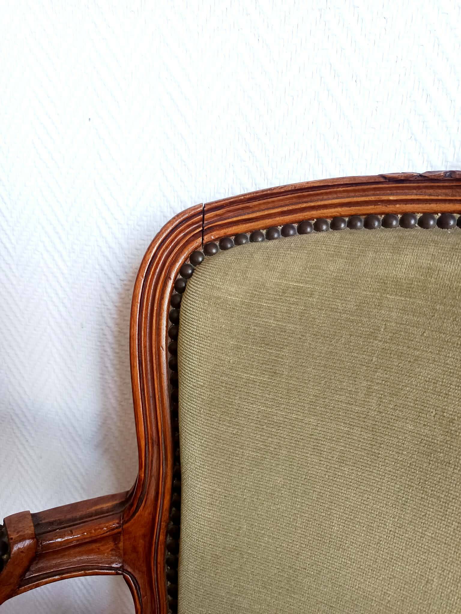 Fauteuil cabriolet vert Louis XV