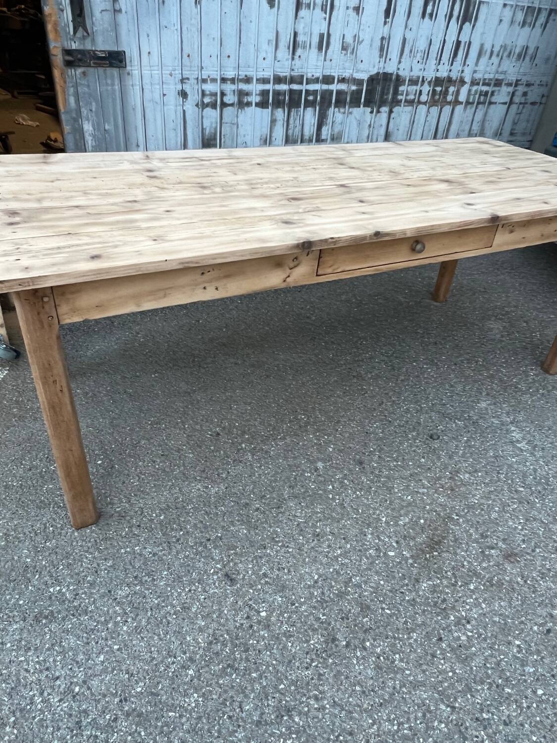 Farm table