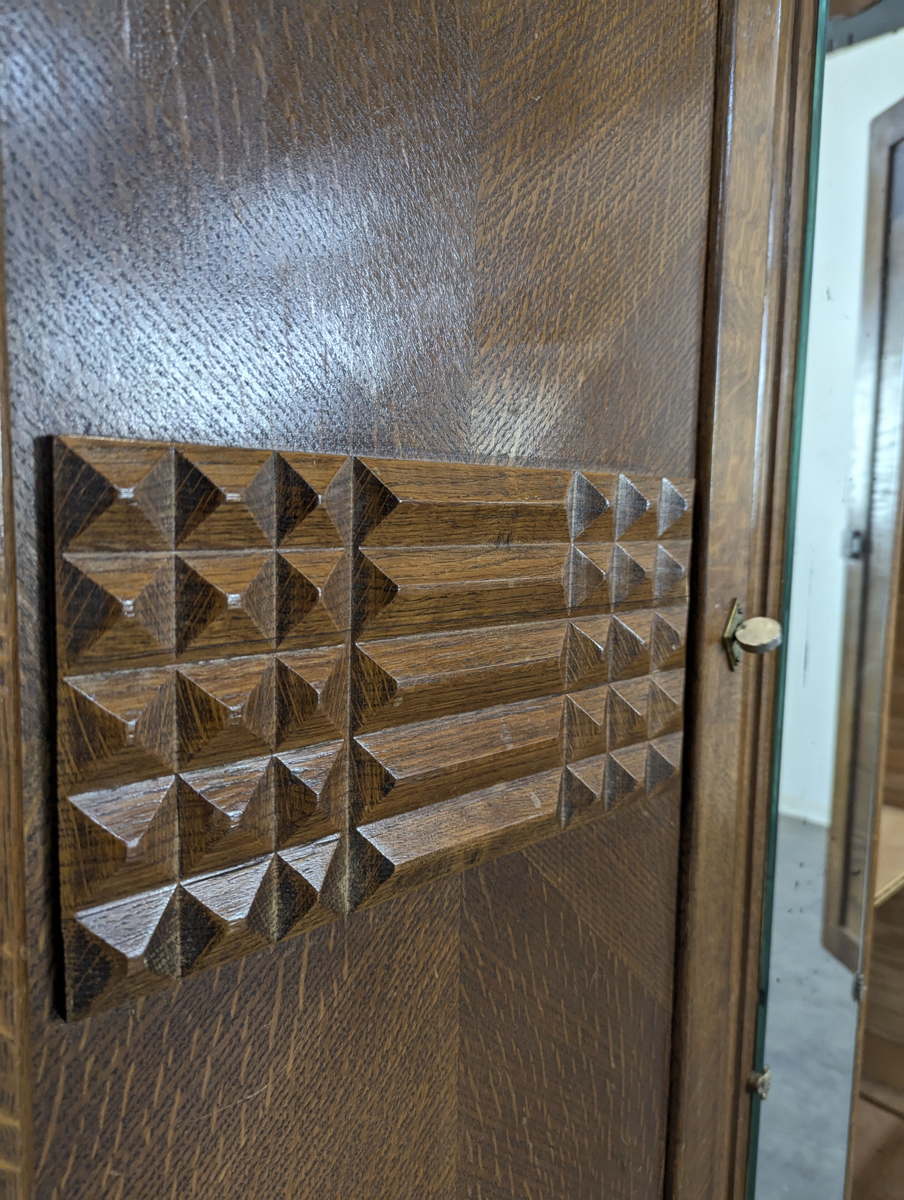 Reconstruction period ice cream cabinet