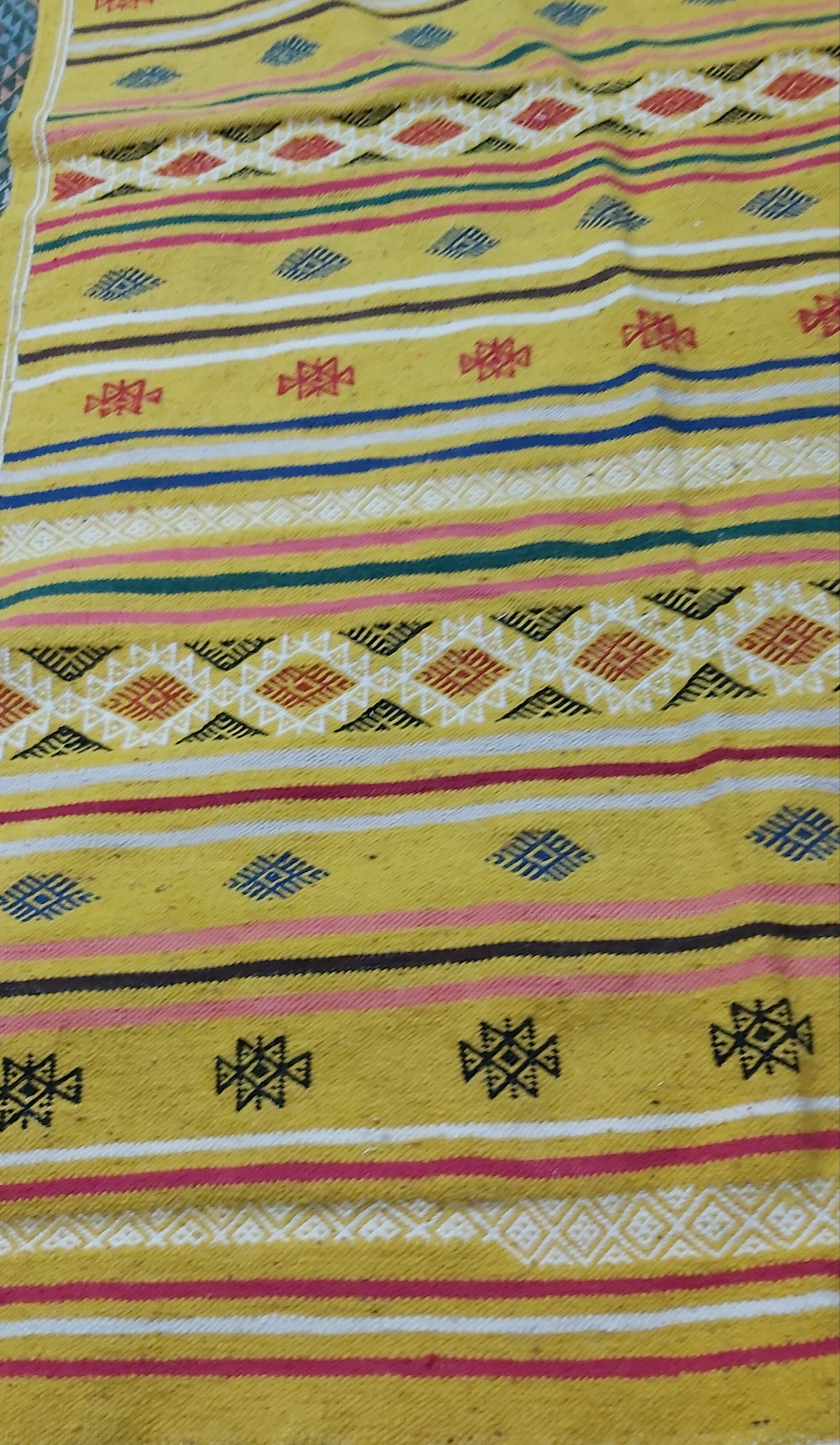 Hand-woven yellow kilim in pure wool 105×200cm