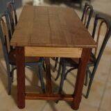 Table de ferme en chêne à pieds joinds par une entretoise