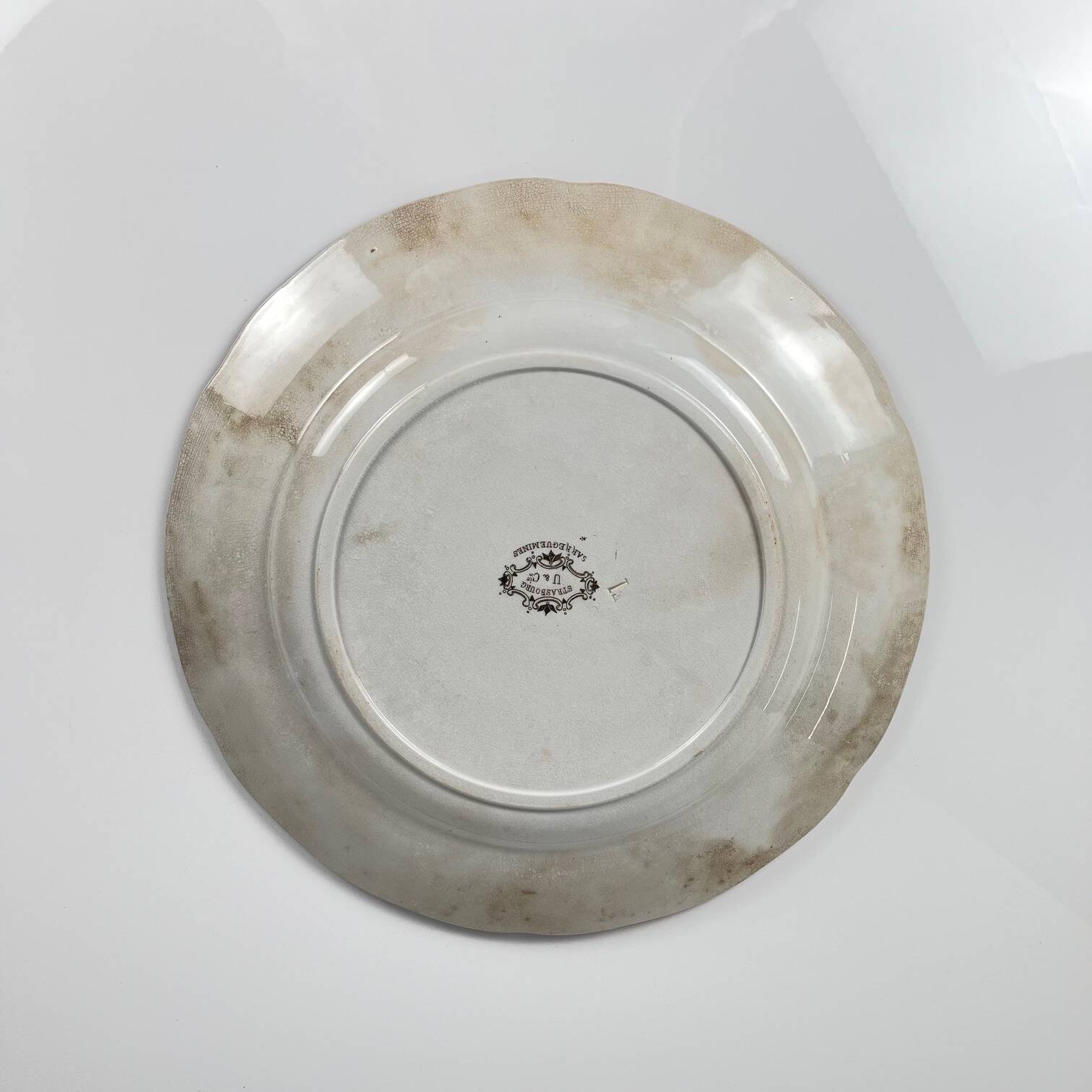 Large round patinated dish, Strasbourg model, Sarreguemines, 1880-1918