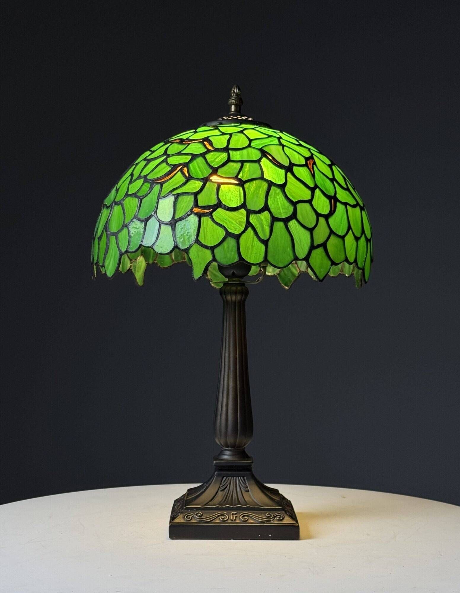 Tiffany style table lamp green