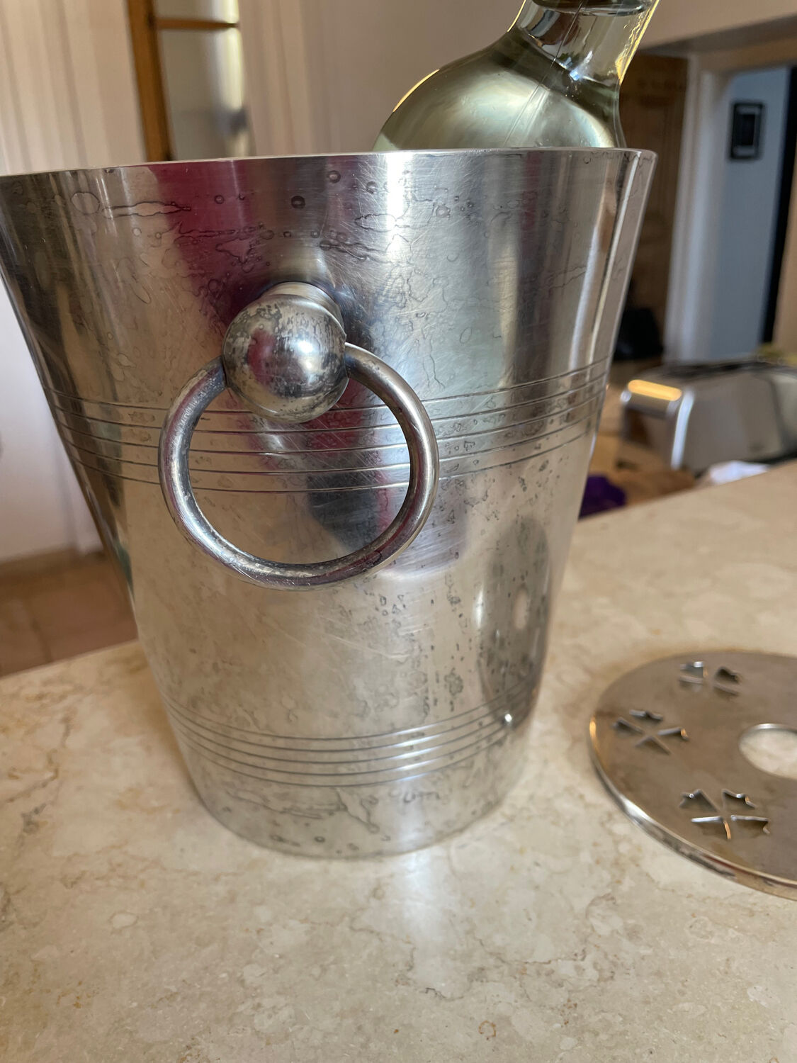 Champagne bucket with its fund