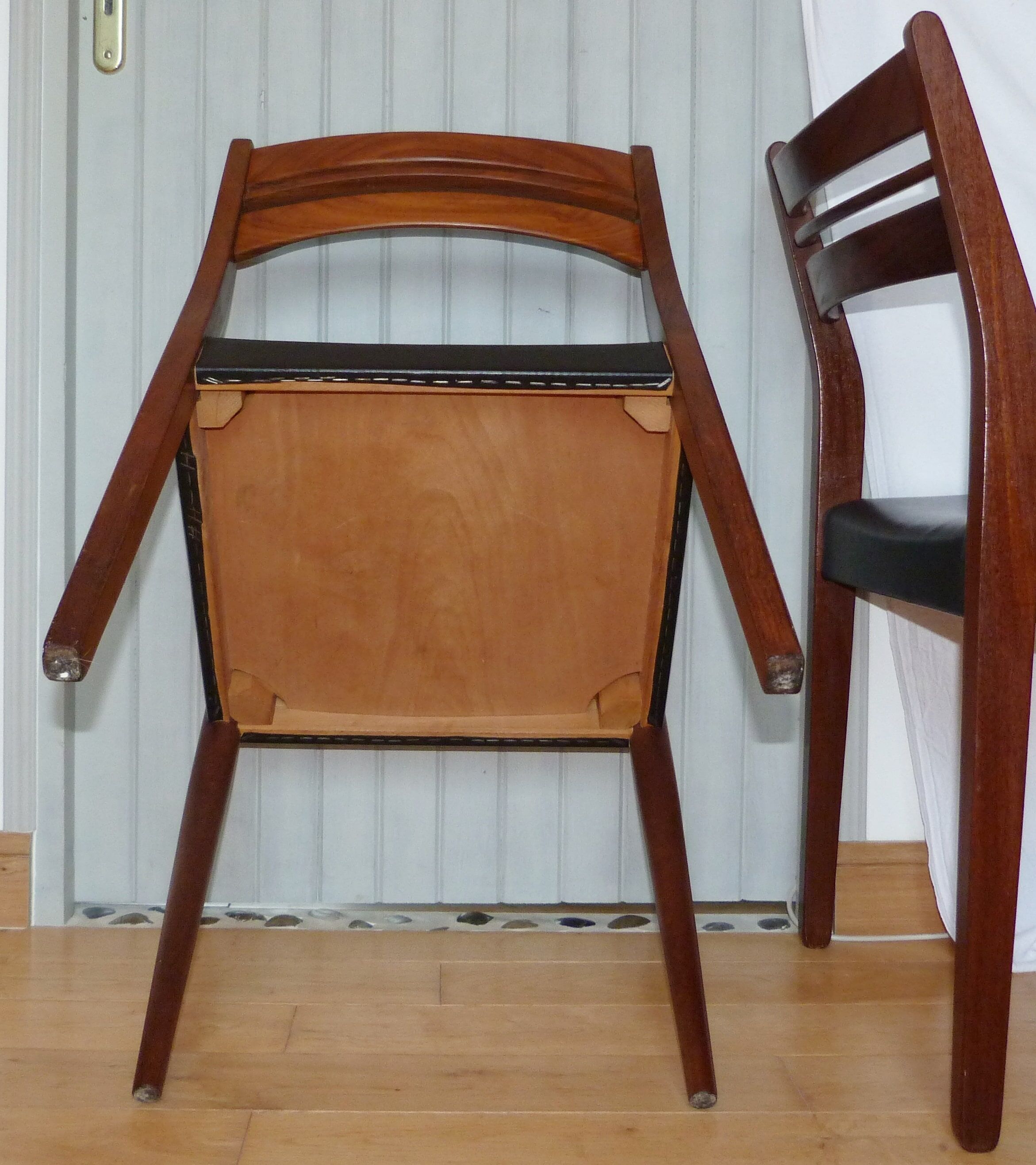 Suite of 4 Italian chairs