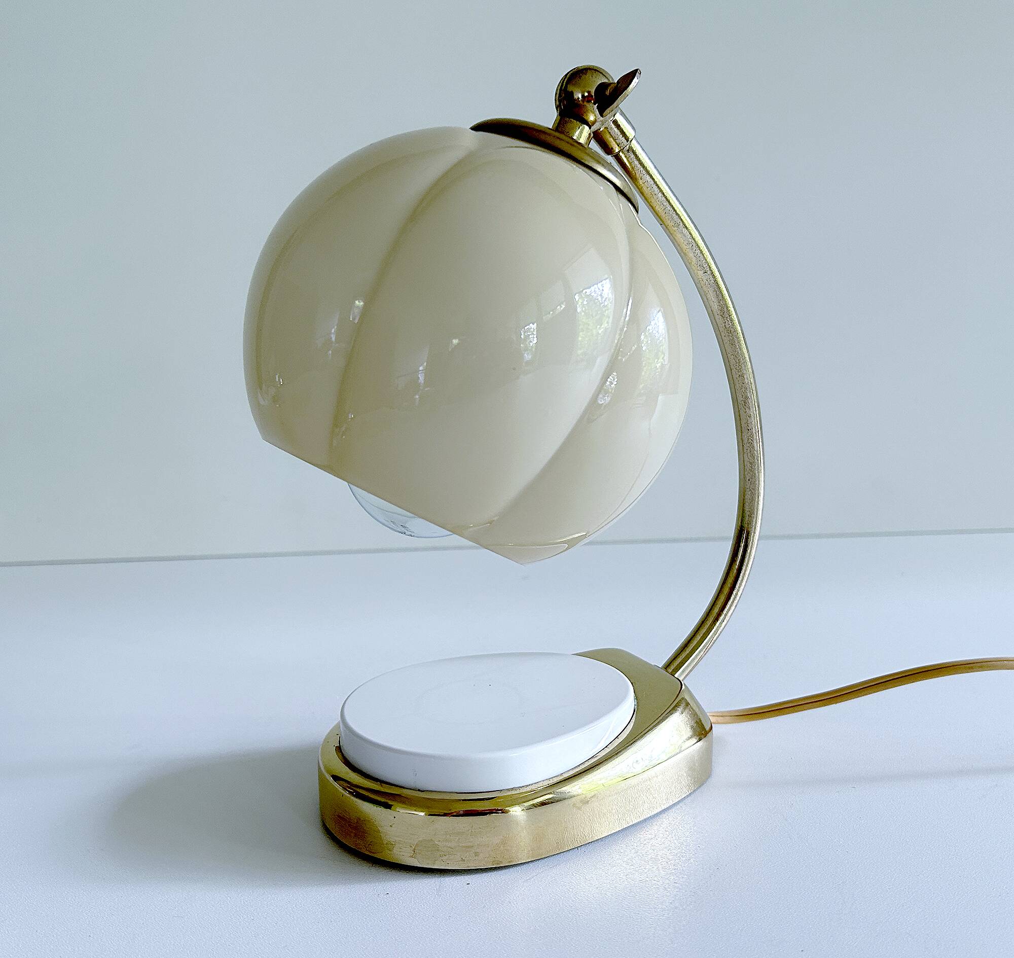 Lampe de table Art déco Bauhaus en verre et bakélite