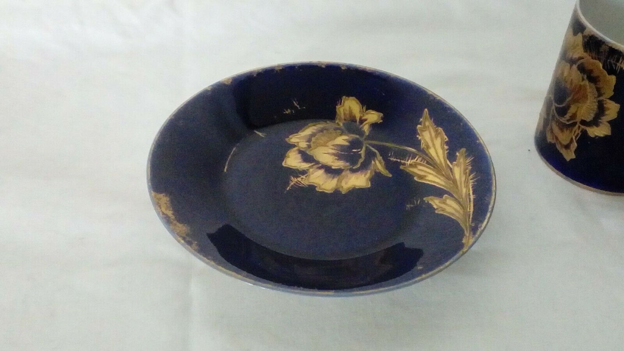 Haviland porcelain cup in blue from Sèvres, gilded with fine gold c.f.h g.d.m.