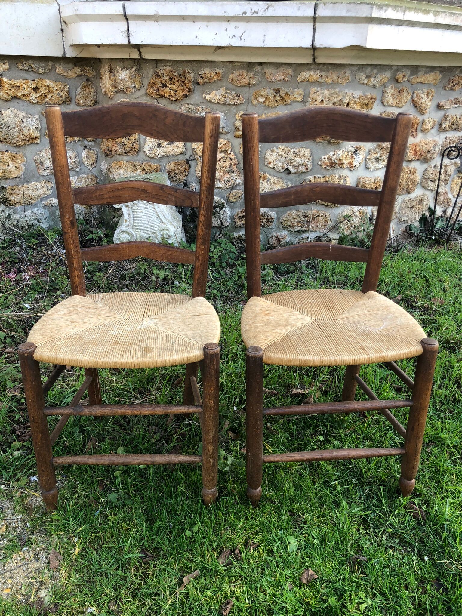 Pair of rustic mulched chairs