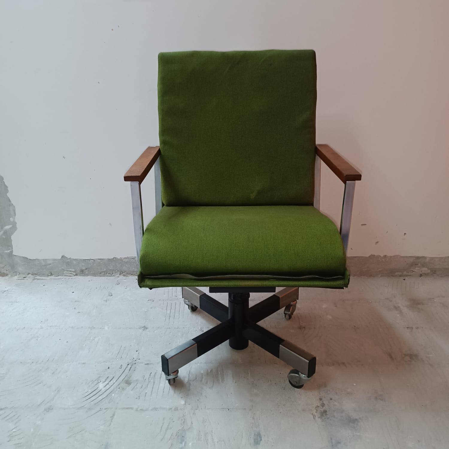 Scandinavian office chair
