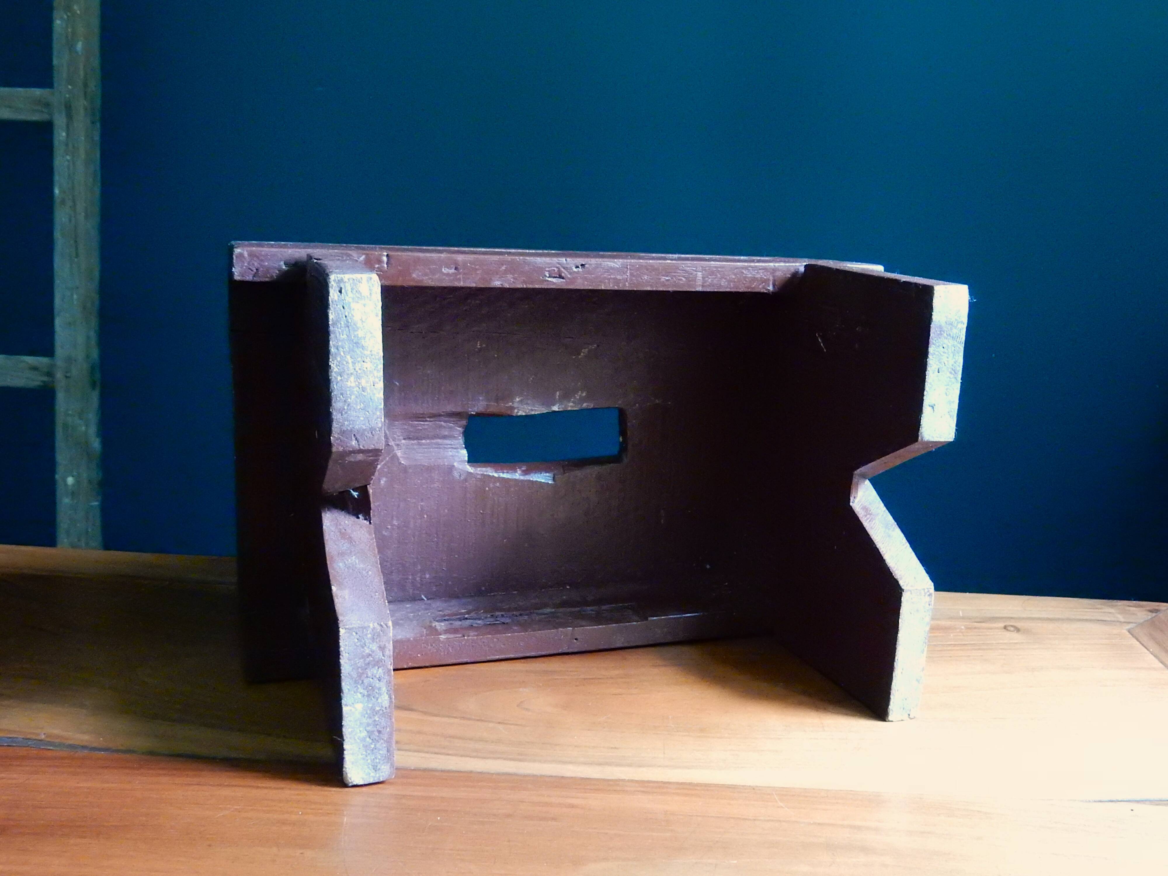 Tabouret de ferme en bois peint patiné