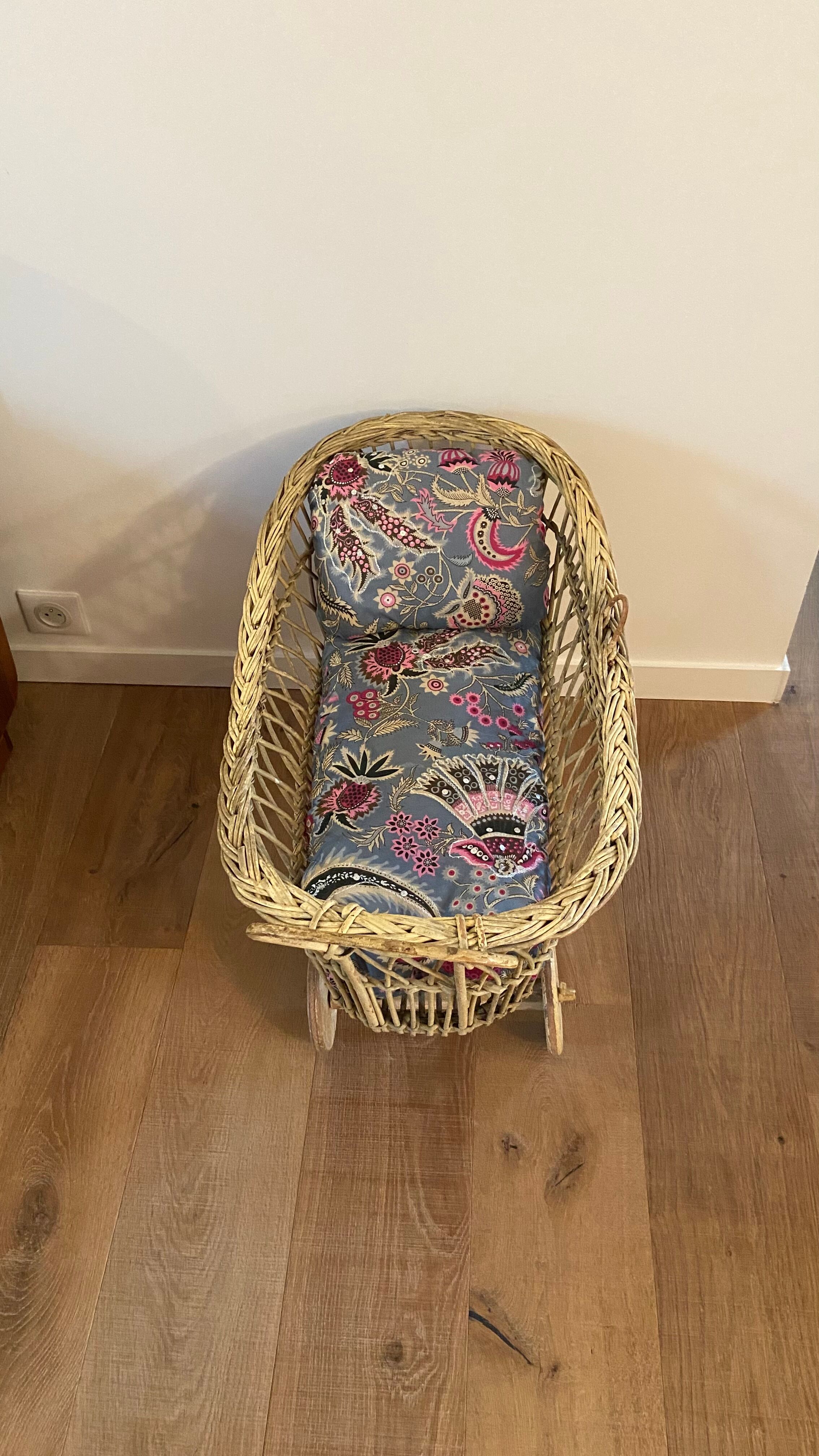 Christmas Pop-up 2022 -Vintage rattan doll stroller cradle