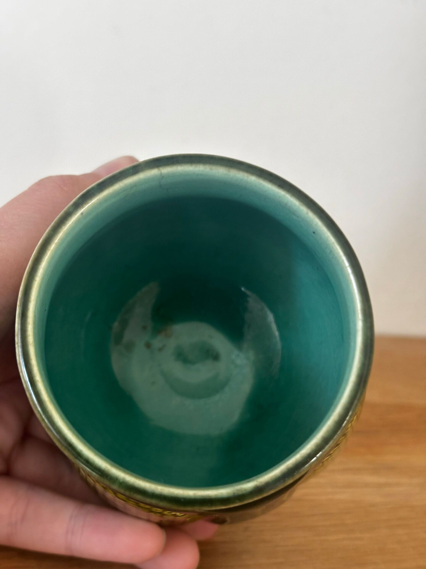 Pot ou cache pot Majolica Sarreguemines barbotine émaillée verte
