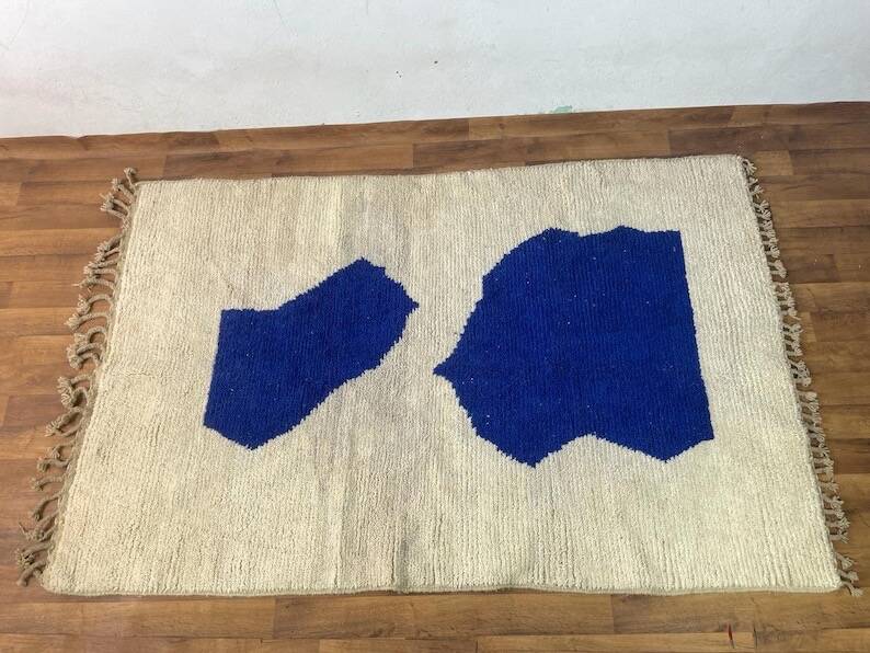 Beni Ourain rug in natural wool, blue and white, size 1.5/2.5 m.