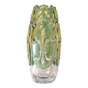 Grand vase en verre tchèque modèle fleur de lys par rudolfova hut