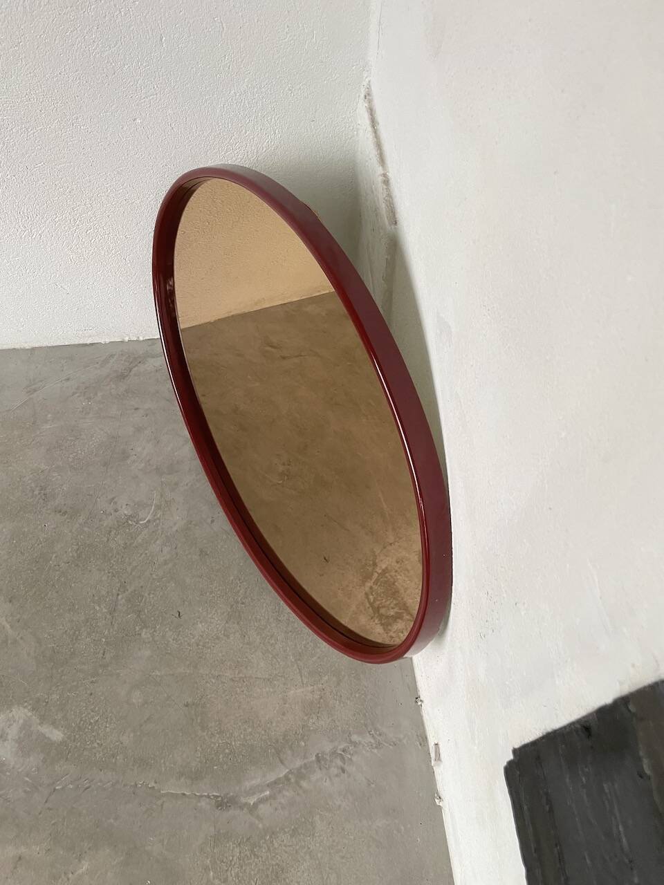 Red lacquered console and its mirror from the 80s