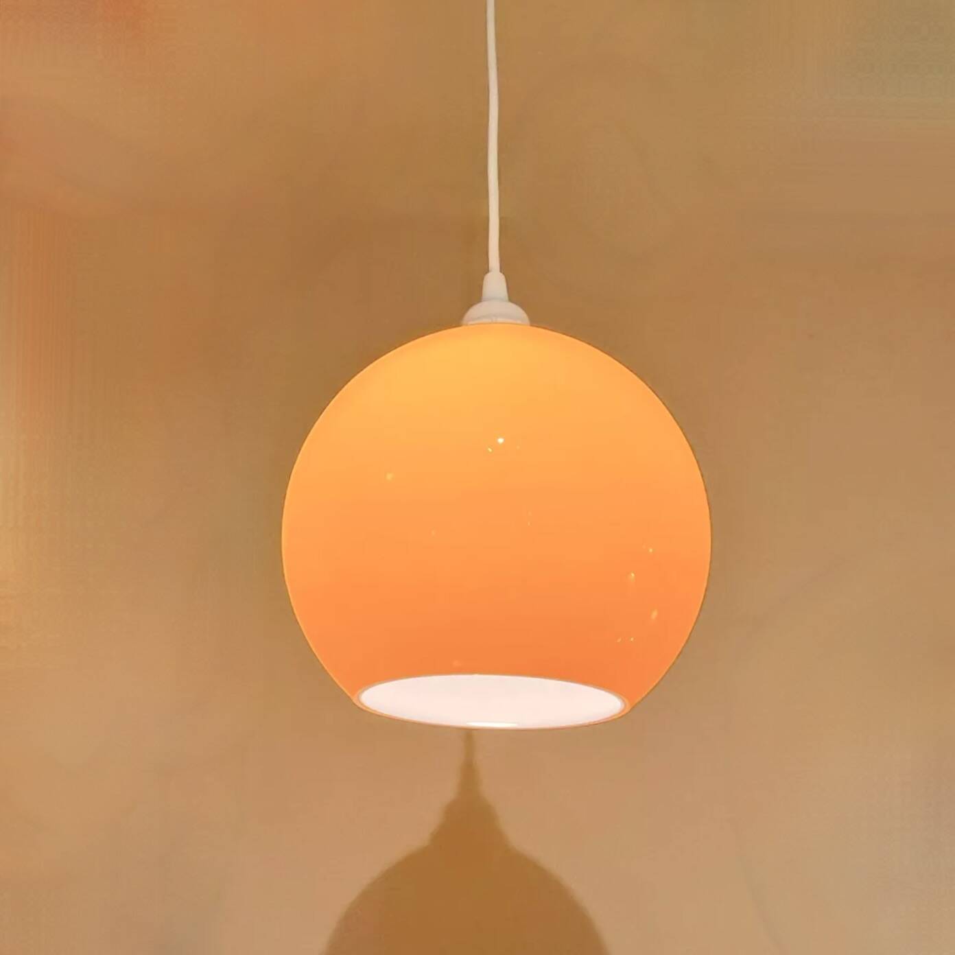 Suspension en opaline orange ronde Space Age, 1970