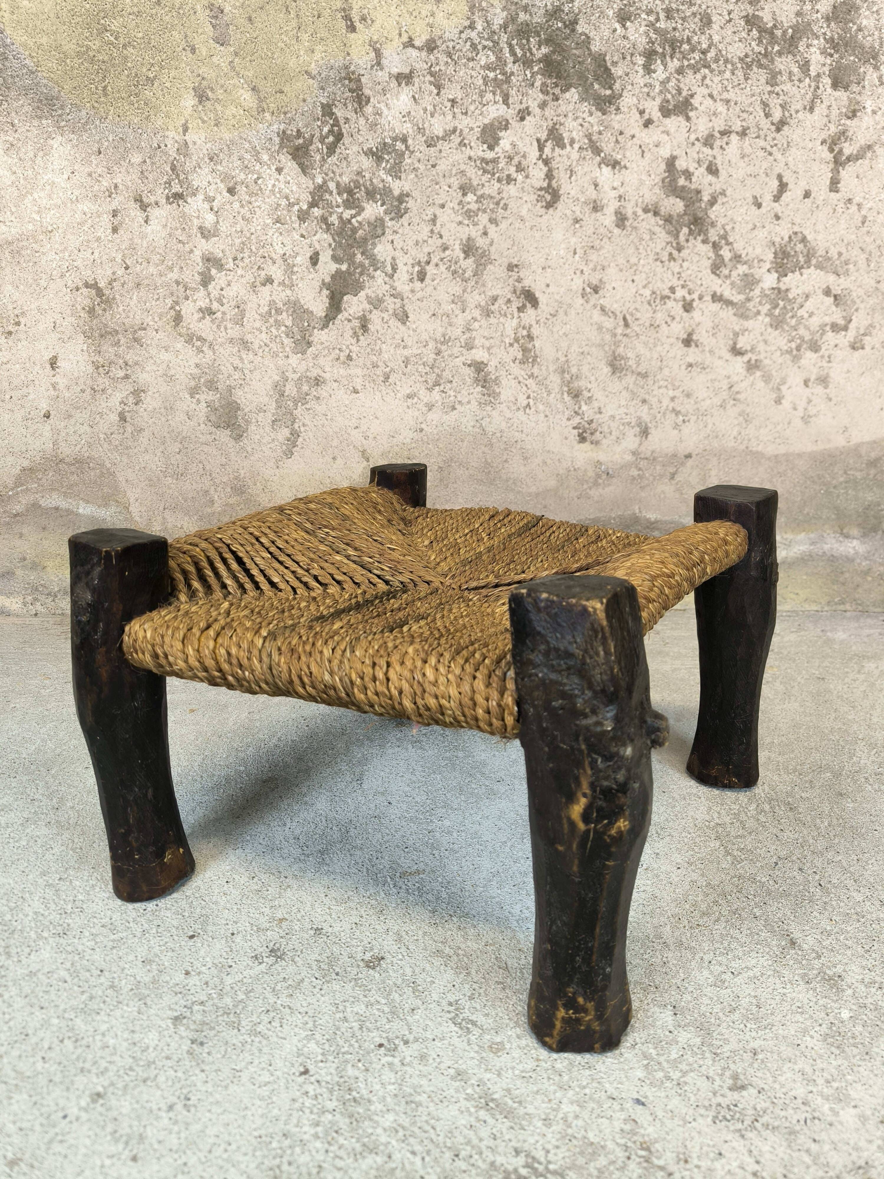 Vintage low stool in wood and straw.
